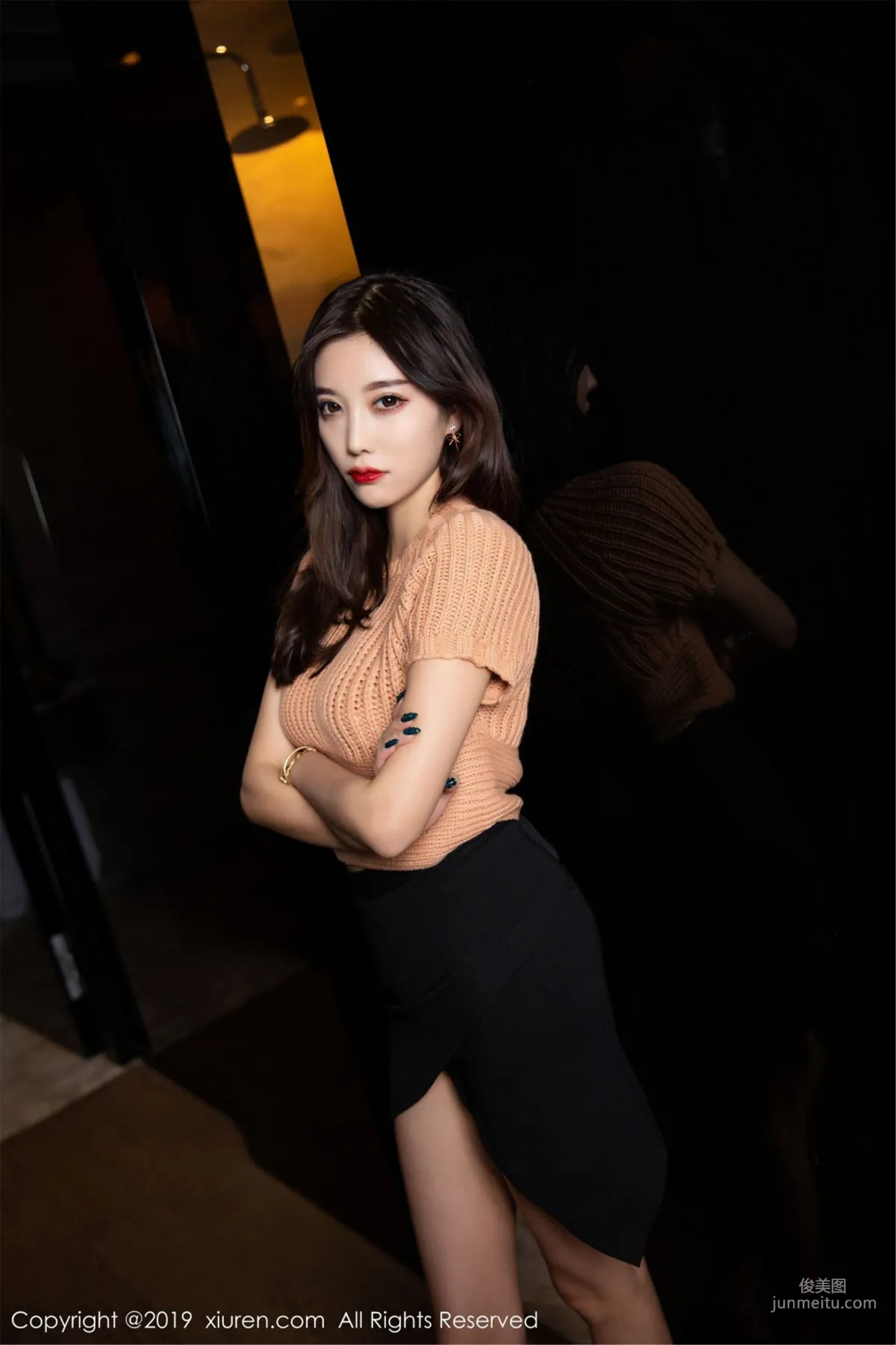 Yang Chenchen sugar "Hollow-Out Lingerie + Short Skirt, Stockings, Beautiful Legs" [XiuRen] No.1516 Photo Set photo 13