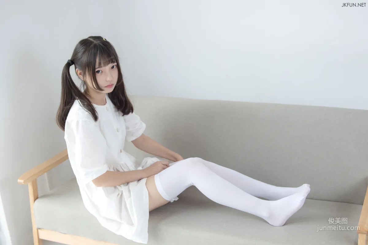 默陌《白衣飄飄的年代》 [森蘿财團] JKFUN-014 蘿莉絲襪寫真集 35
