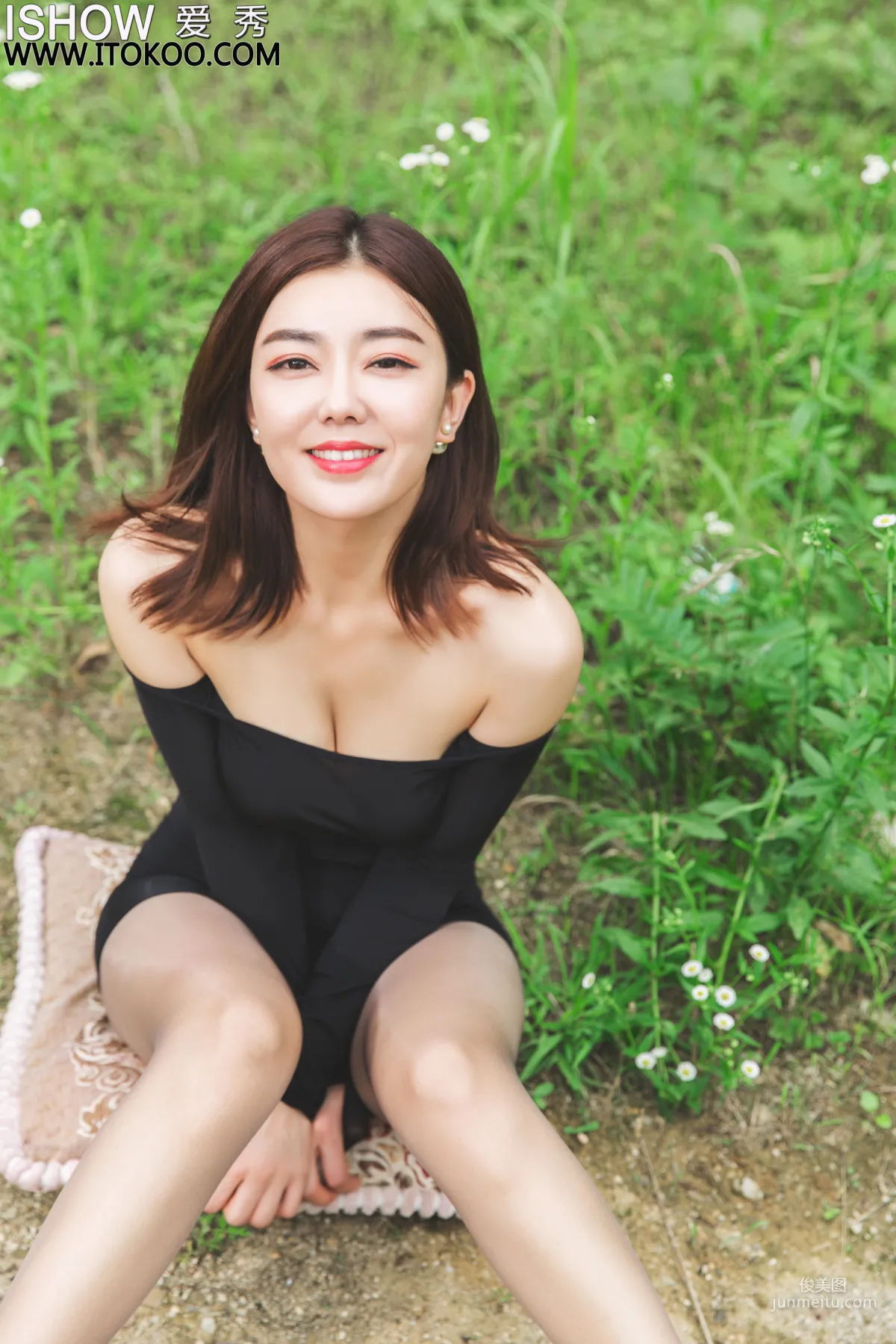 Linlin Caroline《Outdoor Top-Quality Mature Woman》 [ISHOW] No.192 Photo Set photo 22