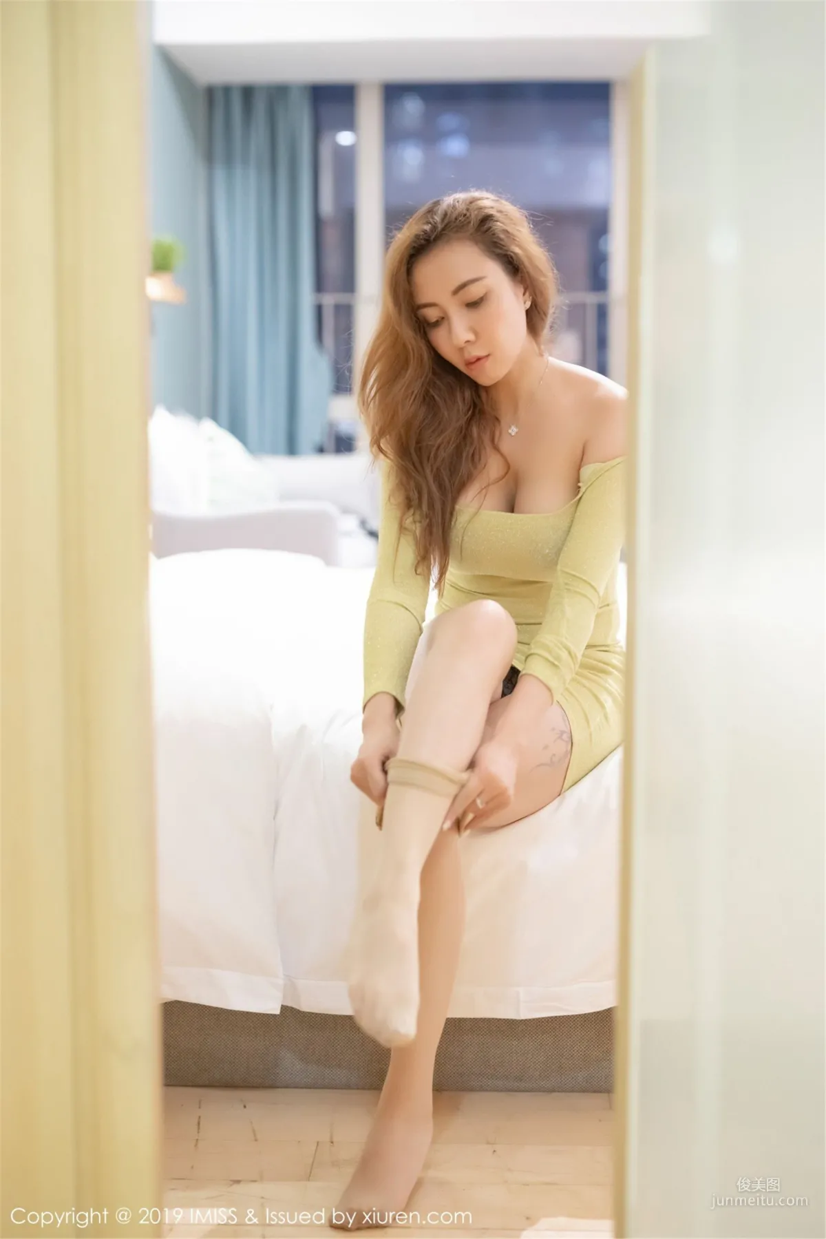 Song Guoer Victoria, Flesh-Colored Stockings and Beautiful Legs, Ultimate Temptation and Ecstasy, [IMISS] Vol.347 Photo Set photo 13