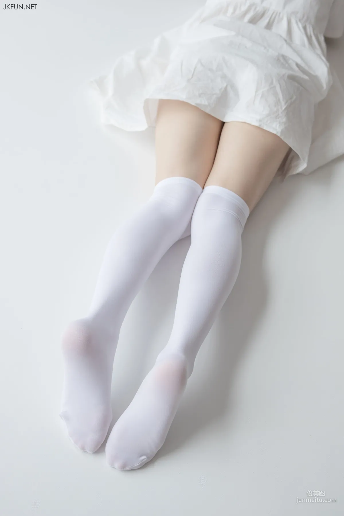 默陌《白衣飄飄的年代》 [森蘿财團] JKFUN-014 蘿莉絲襪寫真集 81