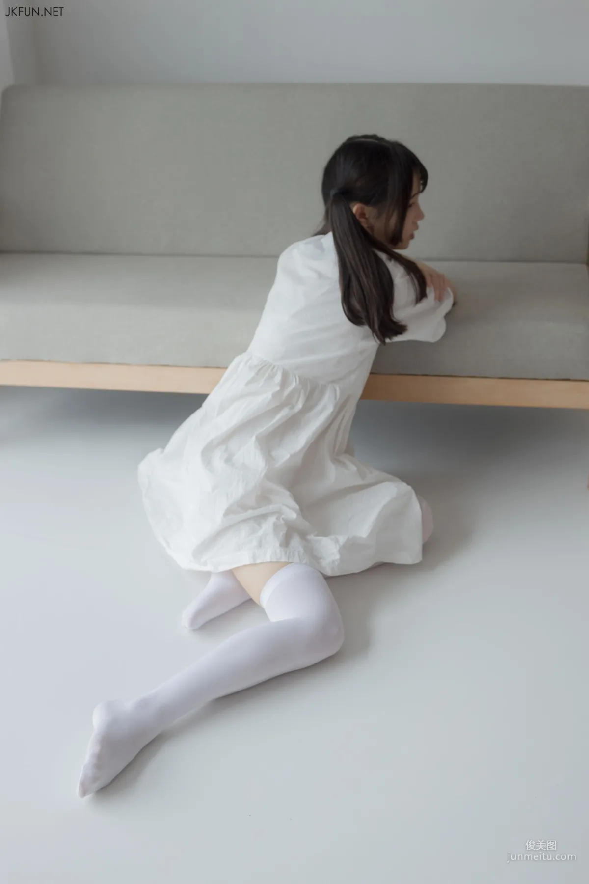 默陌《白衣飄飄的年代》 [森蘿财團] JKFUN-014 蘿莉絲襪寫真集 68