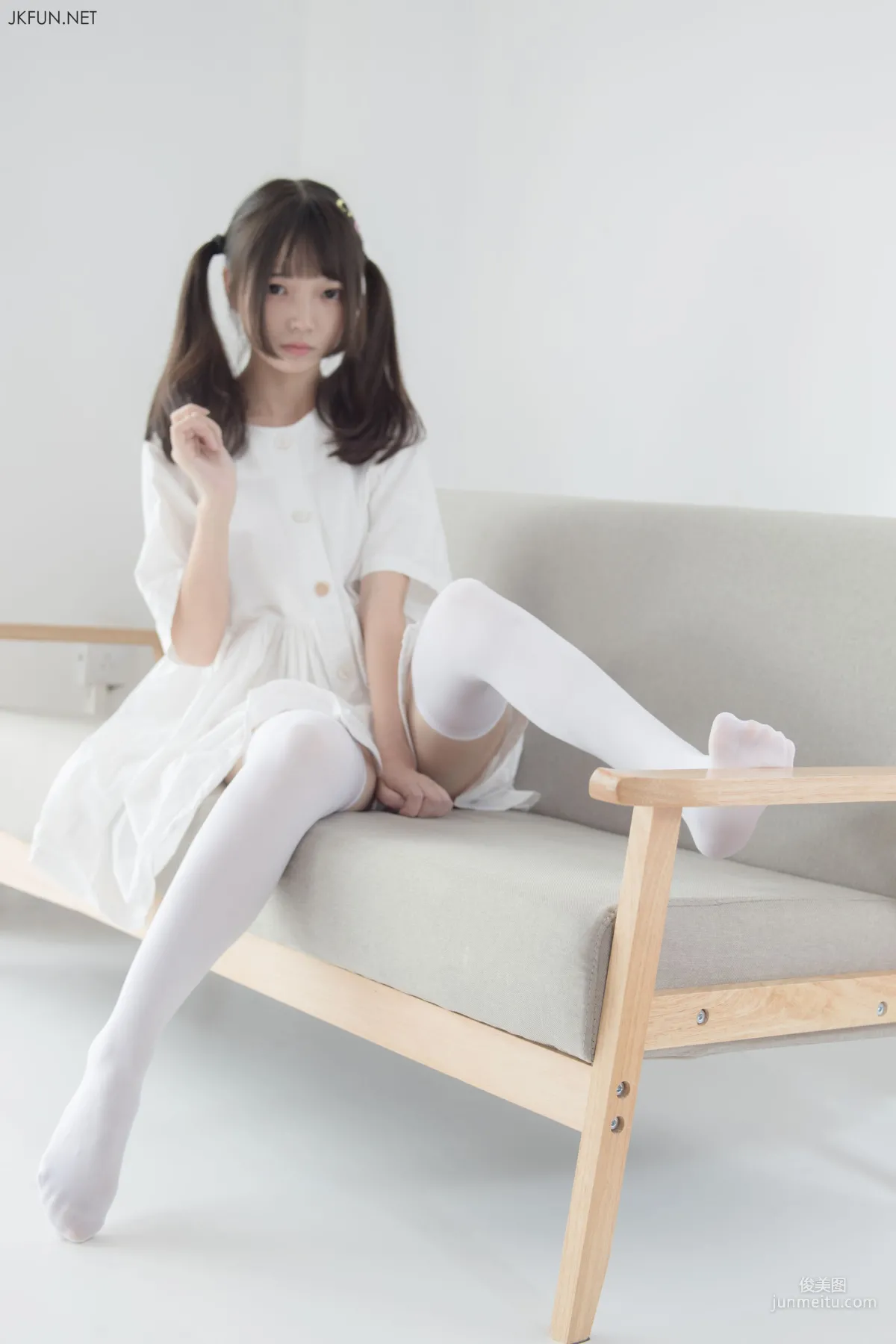 默陌《白衣飄飄的年代》 [森蘿财團] JKFUN-014 蘿莉絲襪寫真集 18