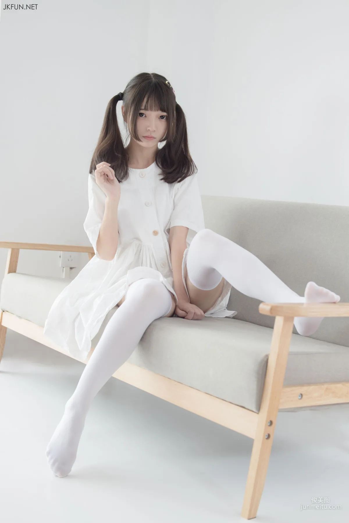 默陌《白衣飄飄的年代》 [森蘿财團] JKFUN-014 蘿莉絲襪寫真集 17