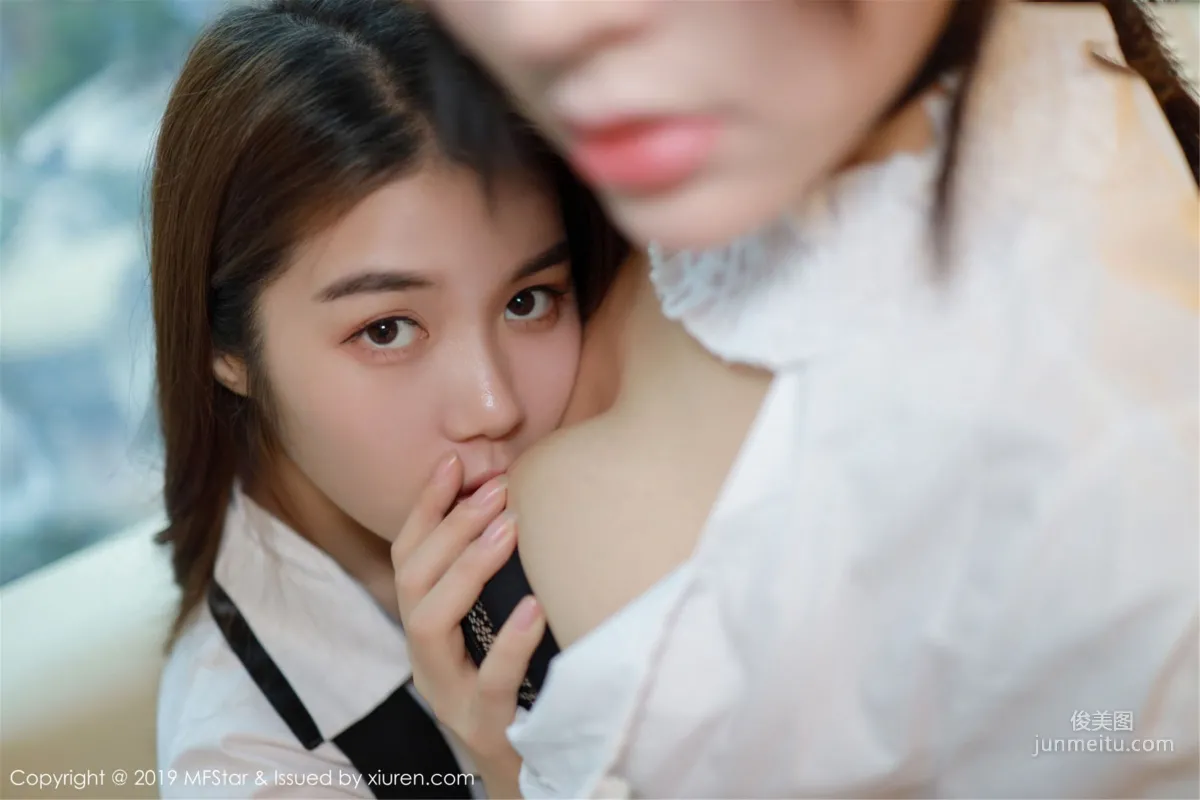 Wang Zitong Doirs & Anonymous "Two Charming but Sexy Beauties" [MFStar] Vol.201 Photo Set photo 36