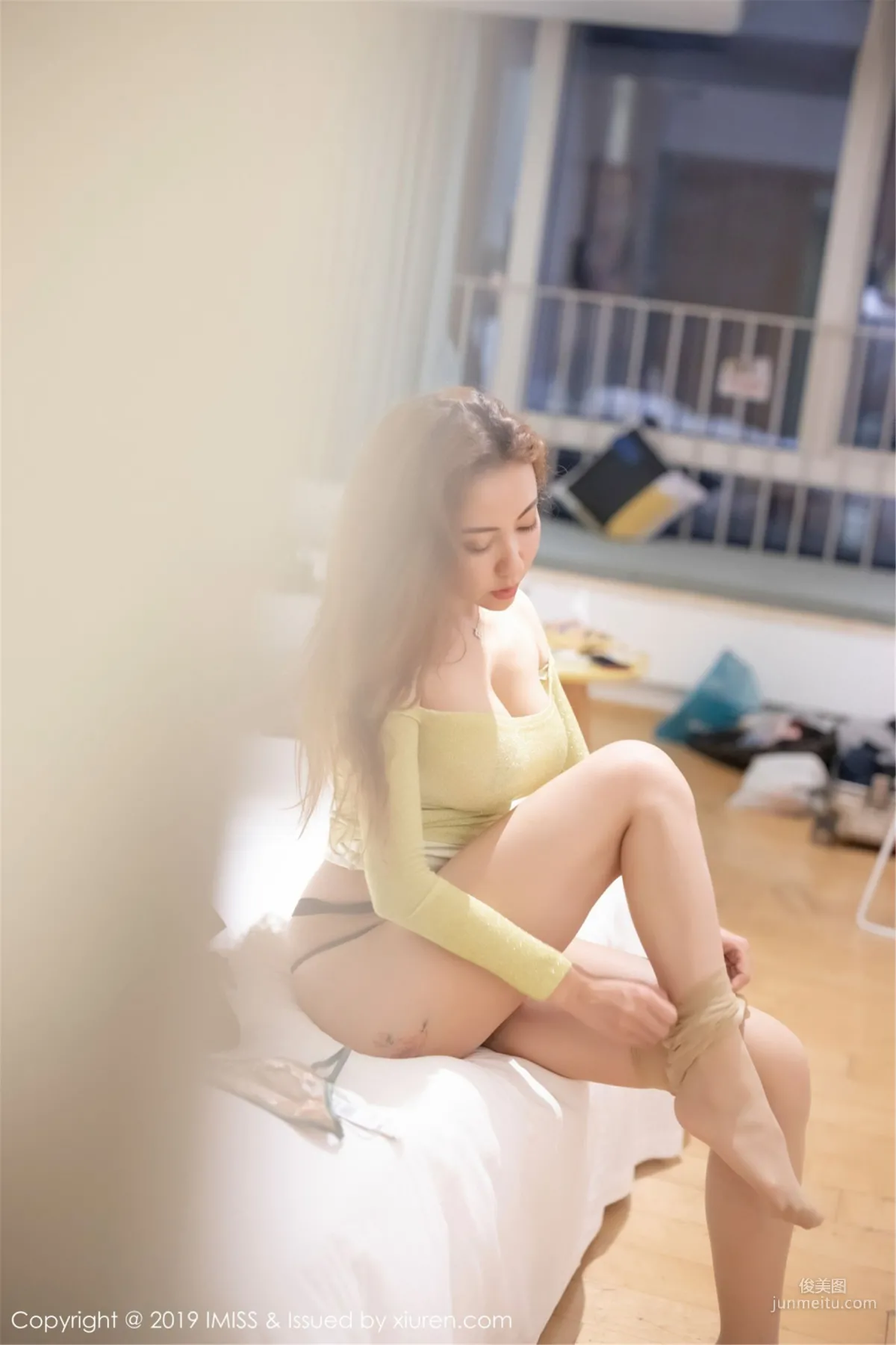 Song Guoer Victoria, Flesh-Colored Stockings and Beautiful Legs, Ultimate Temptation and Ecstasy, [IMISS] Vol.347 Photo Set photo 42