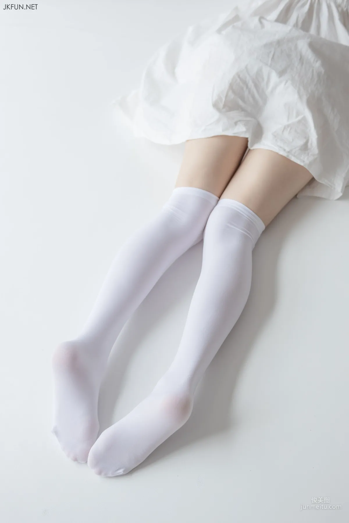 默陌《白衣飄飄的年代》 [森蘿财團] JKFUN-014 蘿莉絲襪寫真集 79