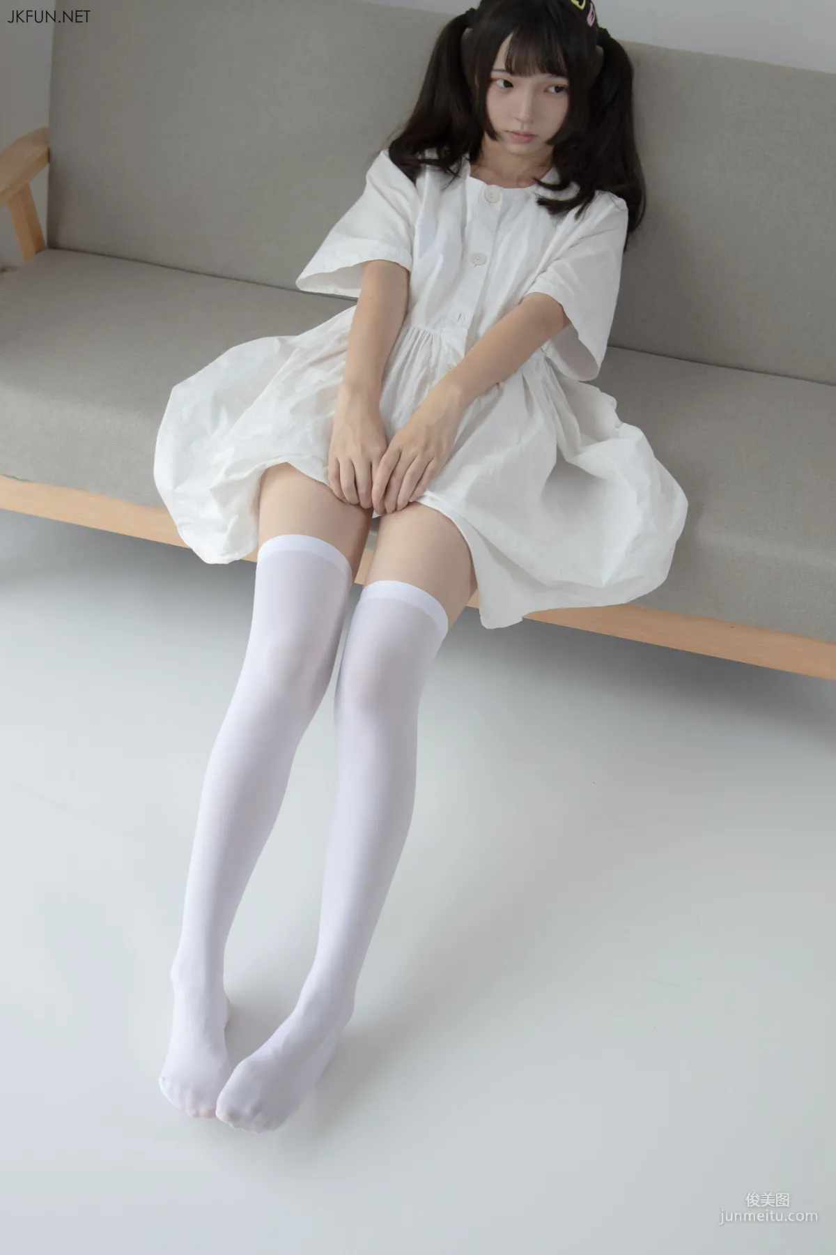 默陌《白衣飄飄的年代》 [森蘿财團] JKFUN-014 蘿莉絲襪寫真集 44