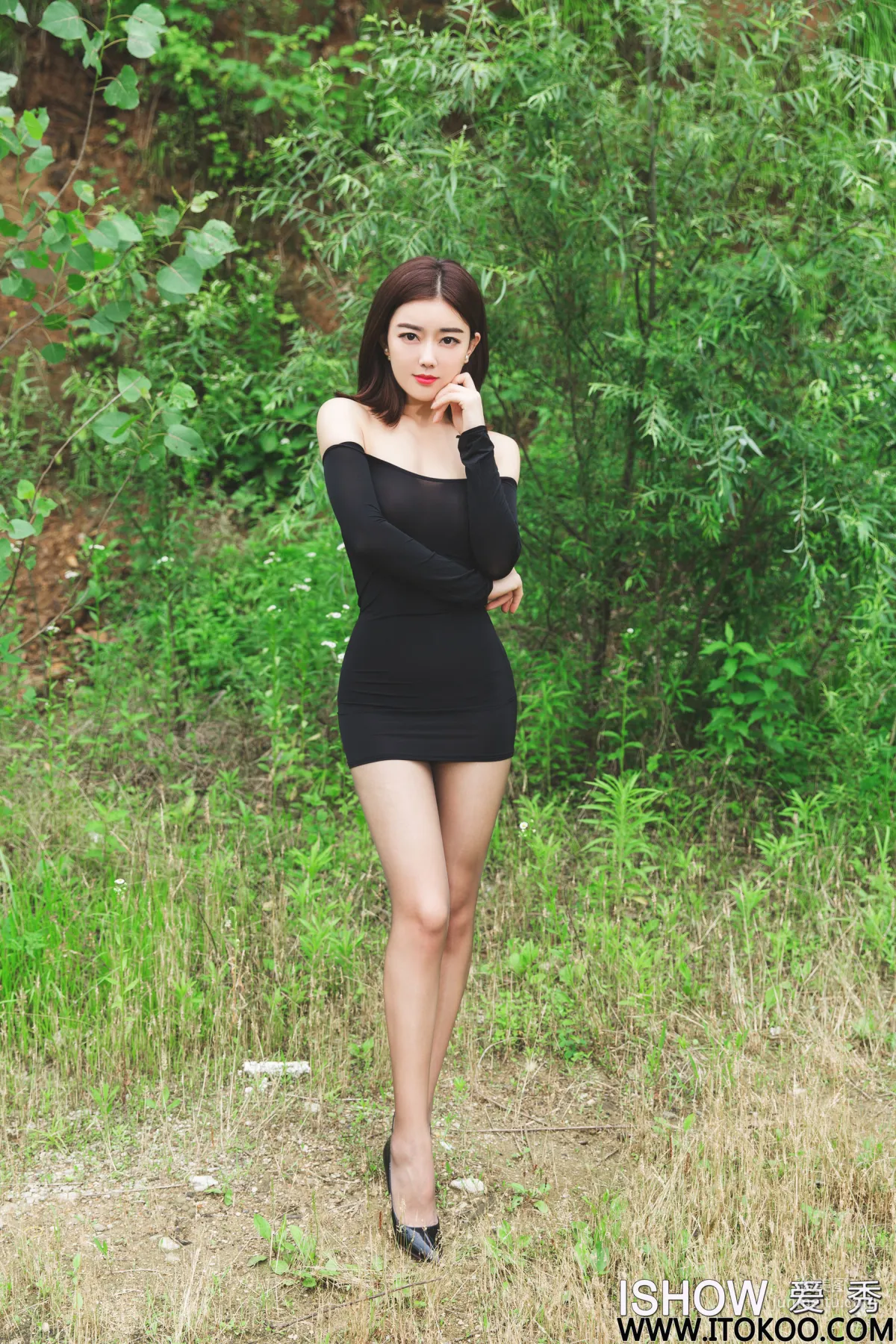 Linlin Caroline《Outdoor Top-Quality Mature Woman》 [ISHOW] No.192 Photo Set photo 2