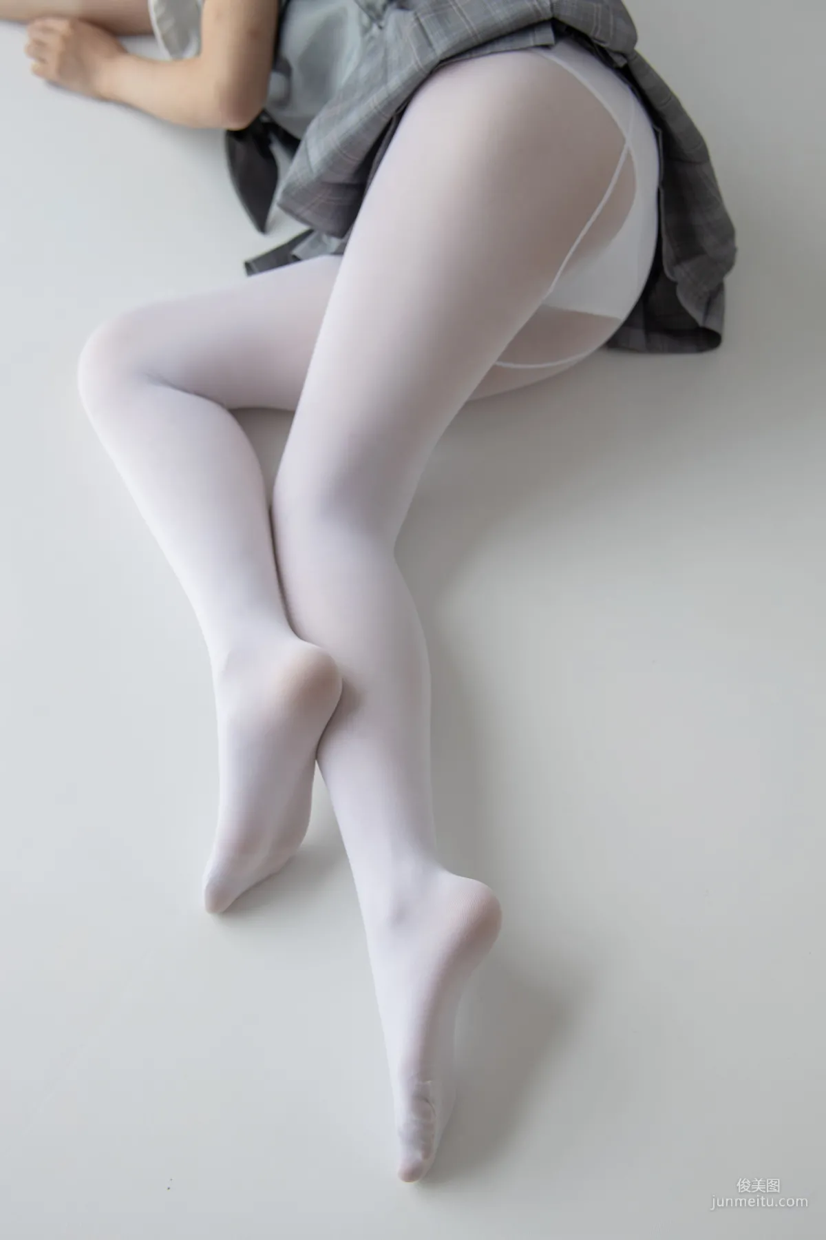 白絲小可愛 [森蘿财團] JKFUN-013 蘿莉絲襪寫真集 127