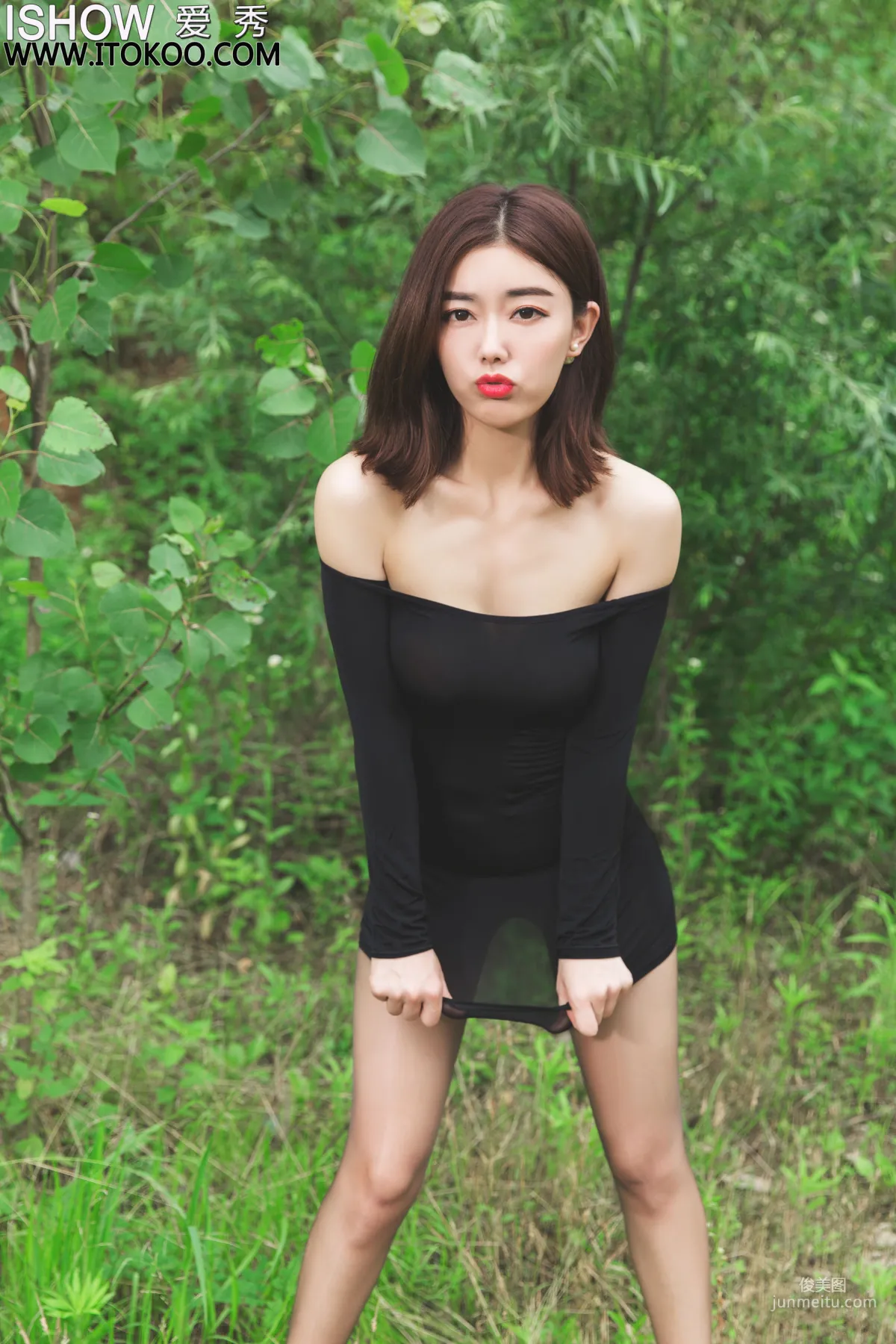 Linlin Caroline《Outdoor Top-Quality Mature Woman》 [ISHOW] No.192 Photo Set photo 12