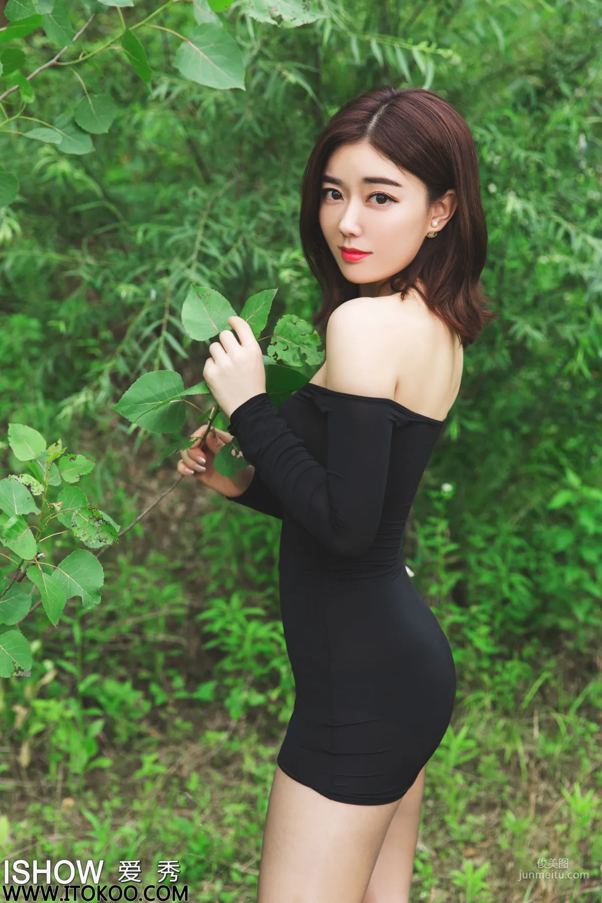 Linlin Caroline《Outdoor Top-Quality Mature Woman》 [ISHOW] No.192 Photo Set photo 9