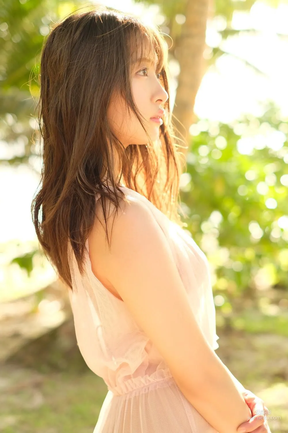 渡邉幸愛《はじめまして、こうめです。》[PB] 写真集4