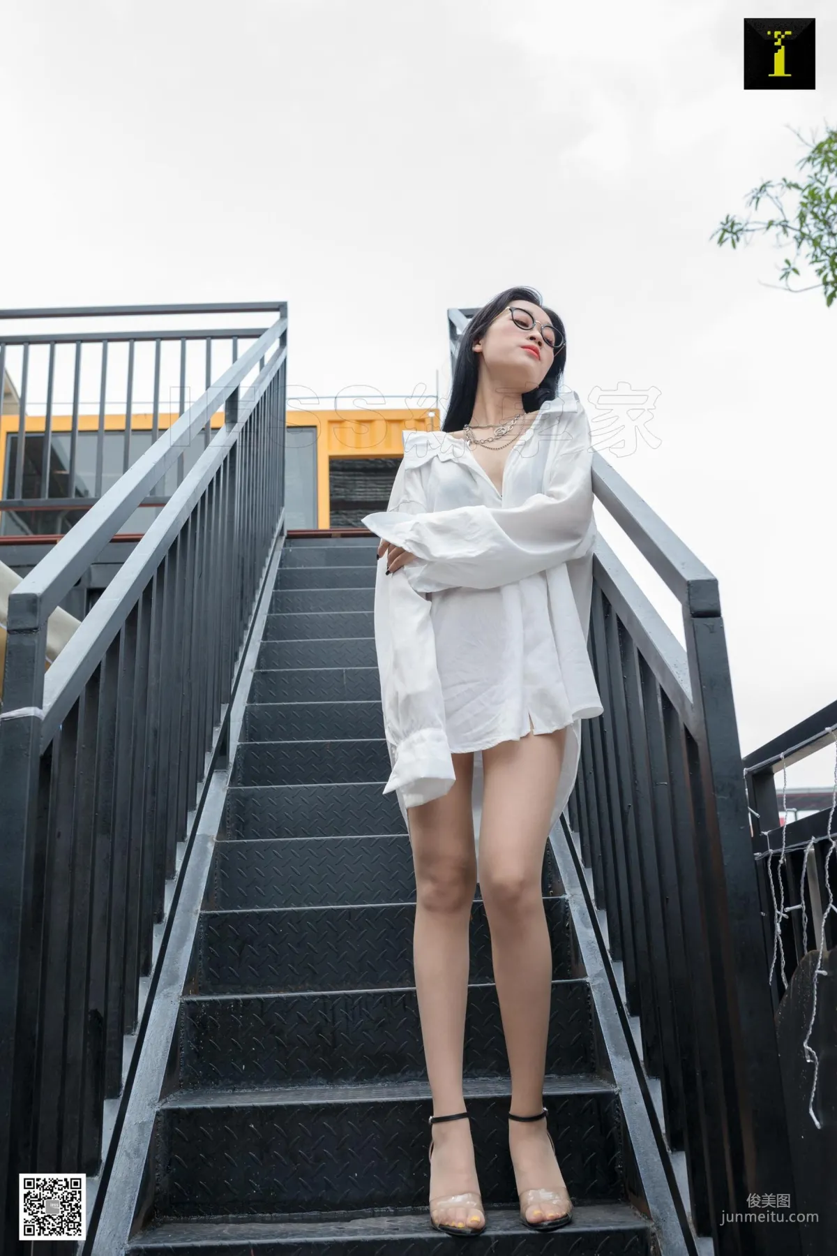 模特可乐 《男友衬衫里的温柔》 [异思趣向IESS] 写真集44