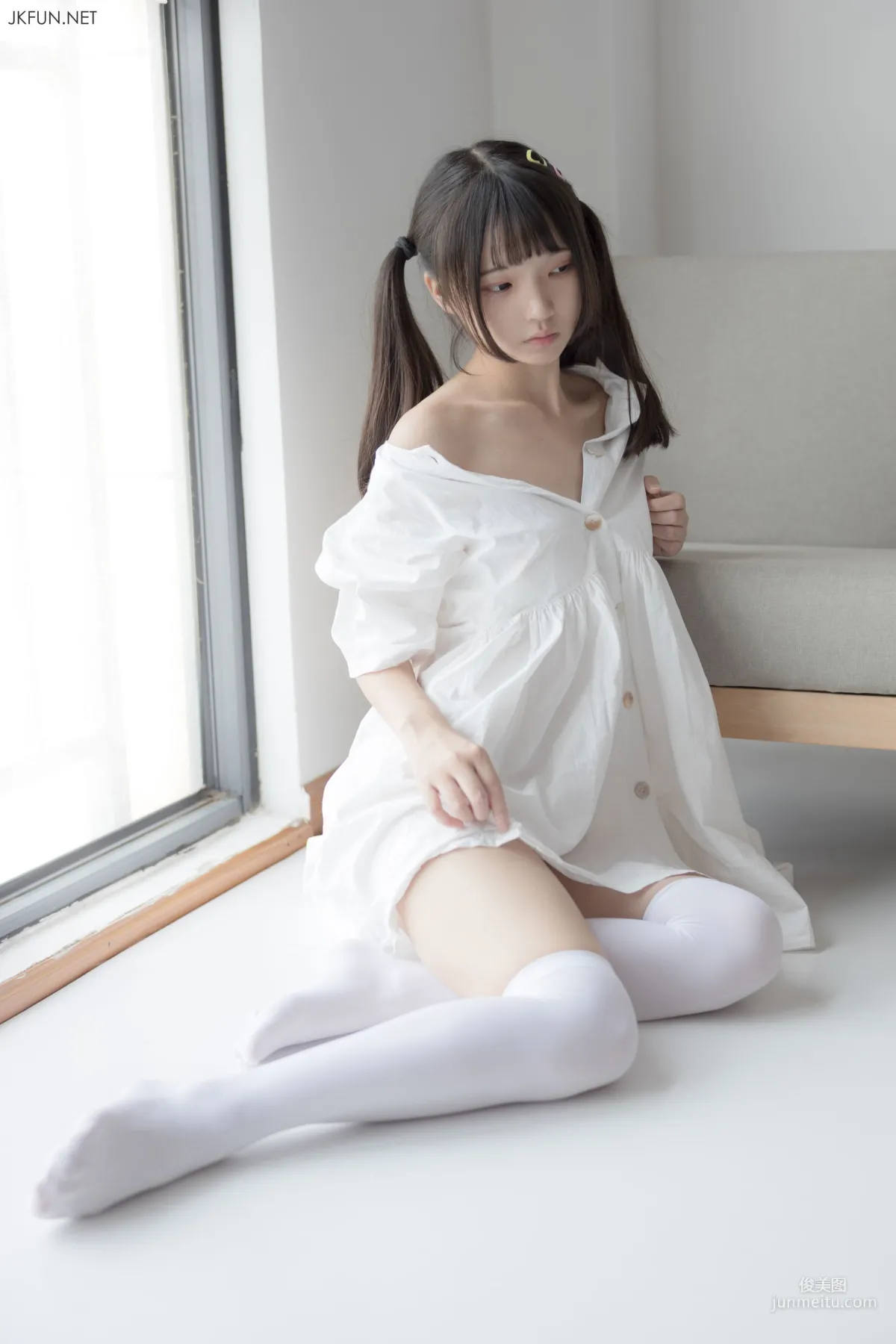 默陌《白衣飄飄的年代》 [森蘿财團] JKFUN-014 蘿莉絲襪寫真集 73