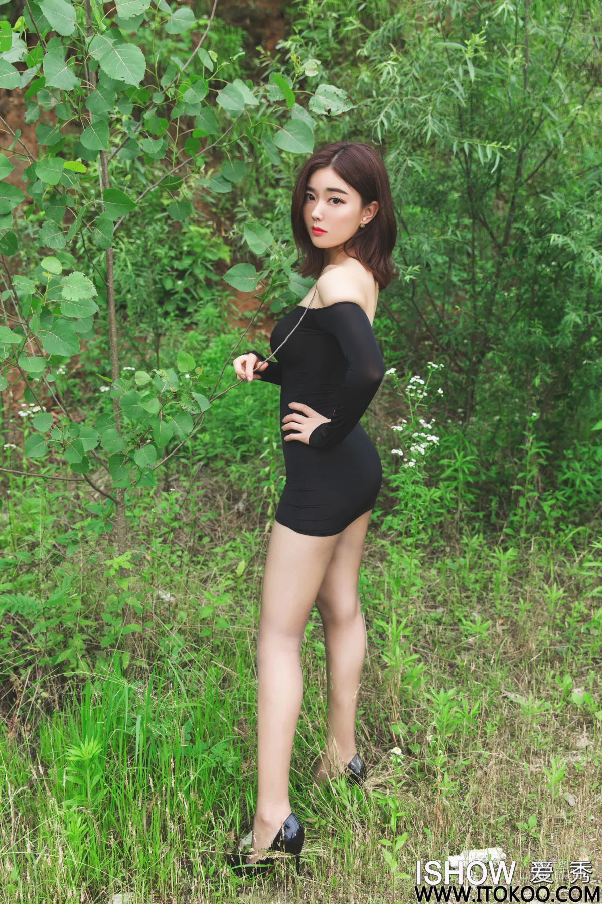 Linlin Caroline《Outdoor Top-Quality Mature Woman》 [ISHOW] No.192 Photo Set photo 8
