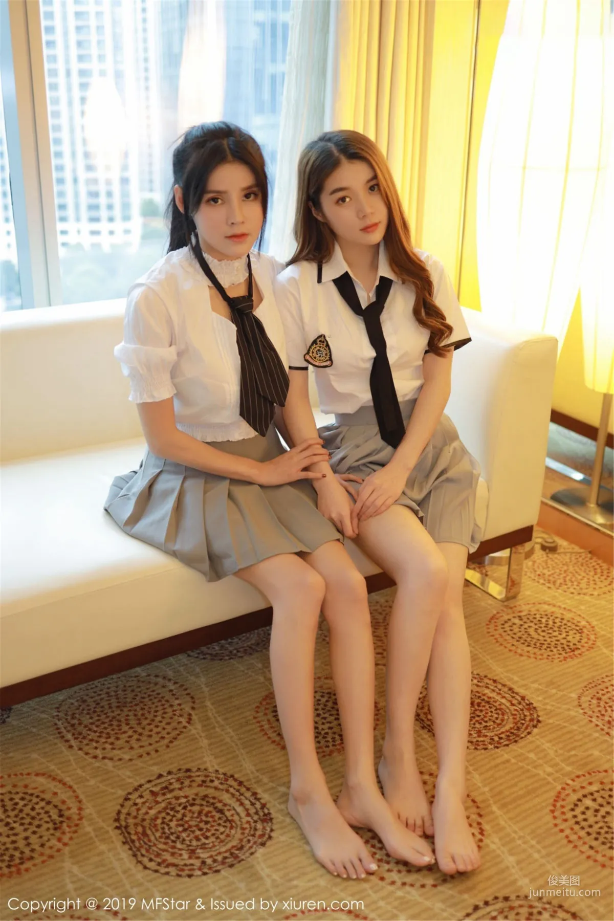 Wang Zitong Doirs & Anonymous "Two Charming but Sexy Beauties" [MFStar] Vol.201 Photo Set photo 25
