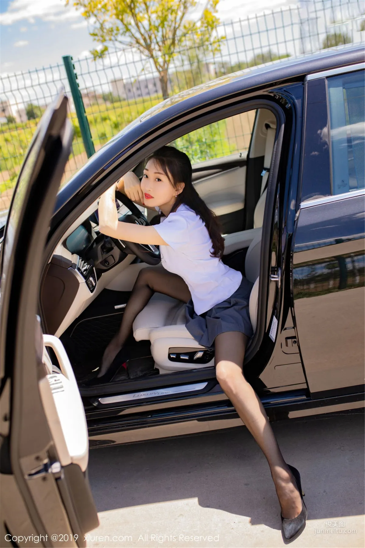 Fox Xiaoyao Baby Sexy Tempting Outdoor Car Shoot Series [XiuRen] No.1528 Photo Set photo 36