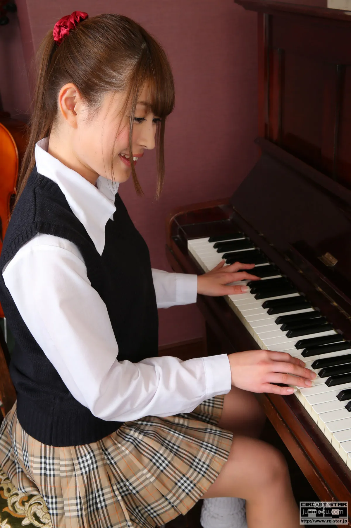 桐谷流華 Ruka Kiritani 『學生服』 [RQ-STAR] NO.01271 寫真集 50