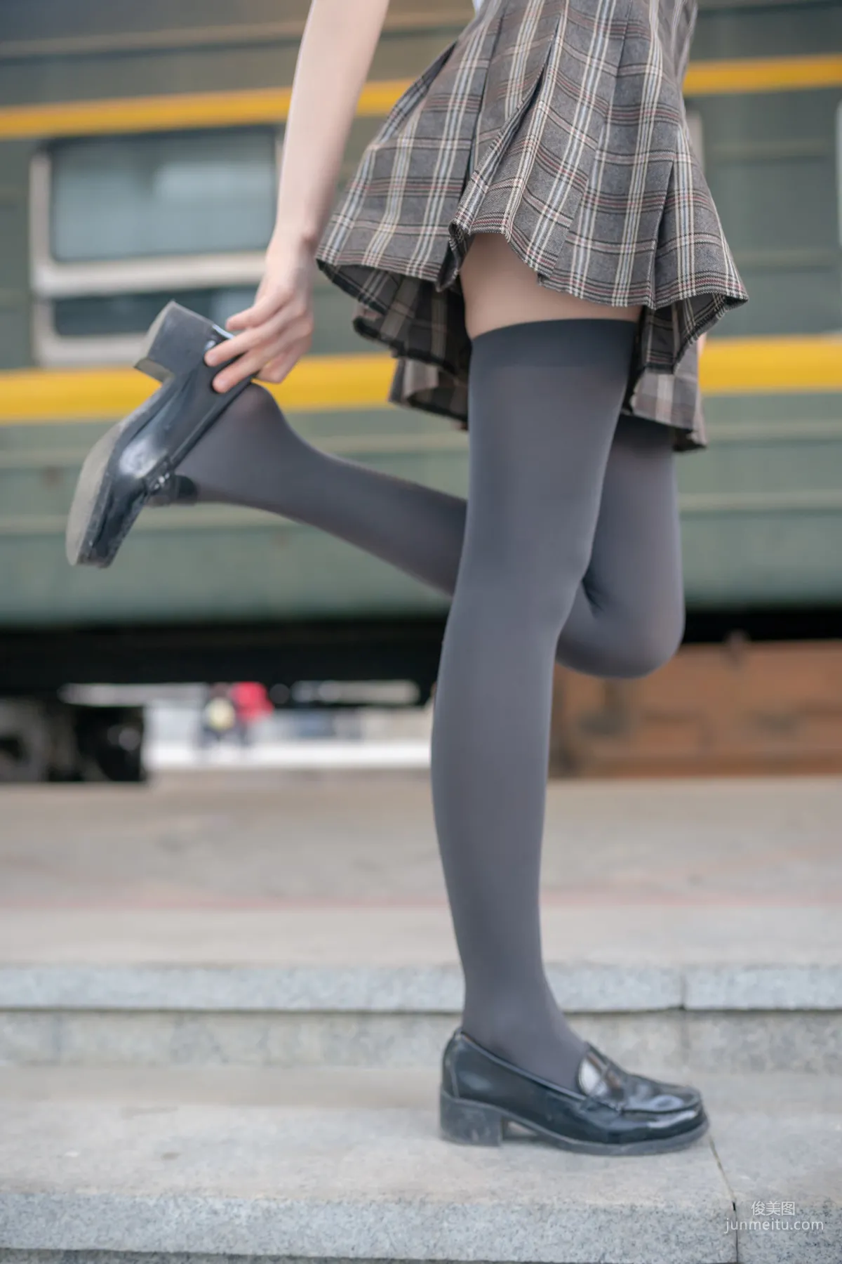 [風之領域] NO.142 JK格子裙美腿絲足 寫真集 40