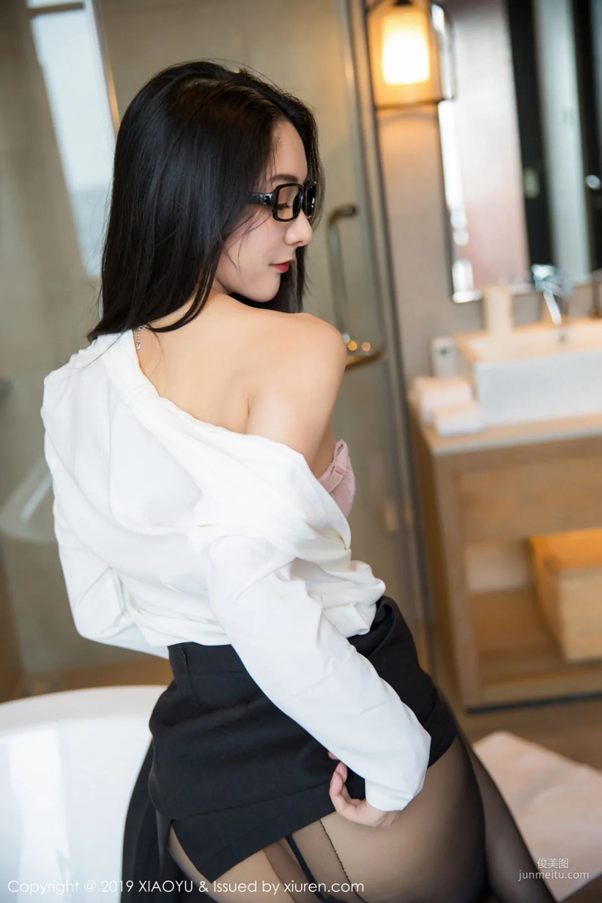 Angela Likes Cats, Glasses OL Black Stockings Short Skirt [XIAOYU] Vol.098 Photo Set photo 34