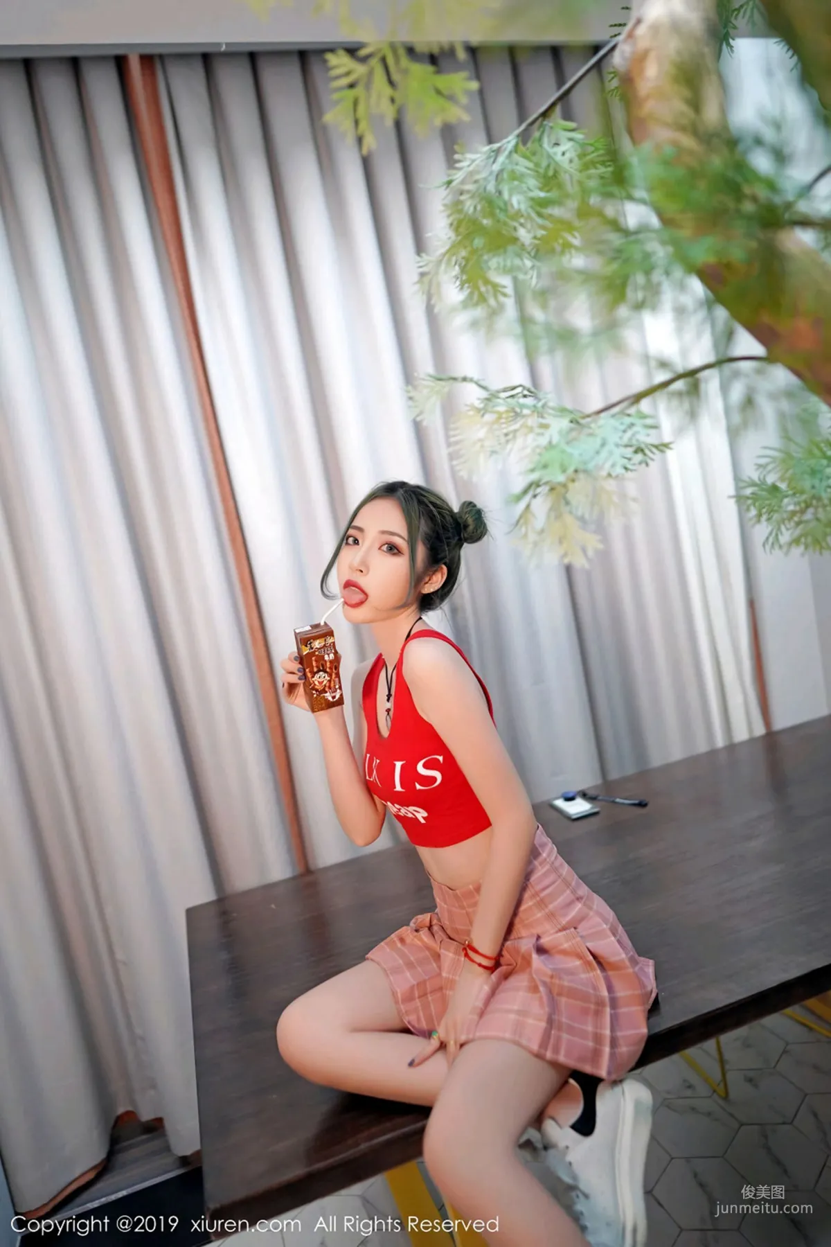 Jia Shihan《With a Delicate Face and Graceful Figure》 [XiuRen] No.1550 Photo Set photo 5