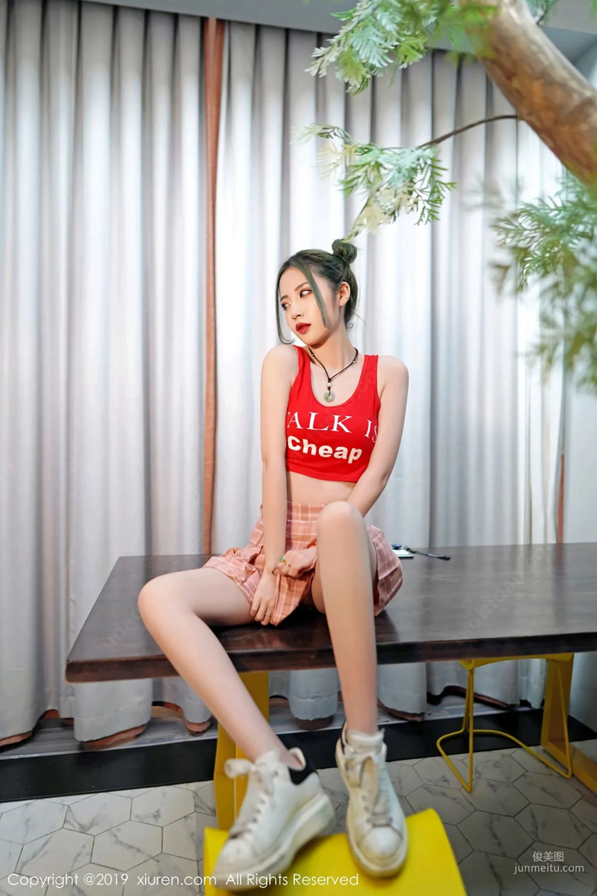 Jia Shihan《With a Delicate Face and Graceful Figure》 [XiuRen] No.1550 Photo Set photo 8