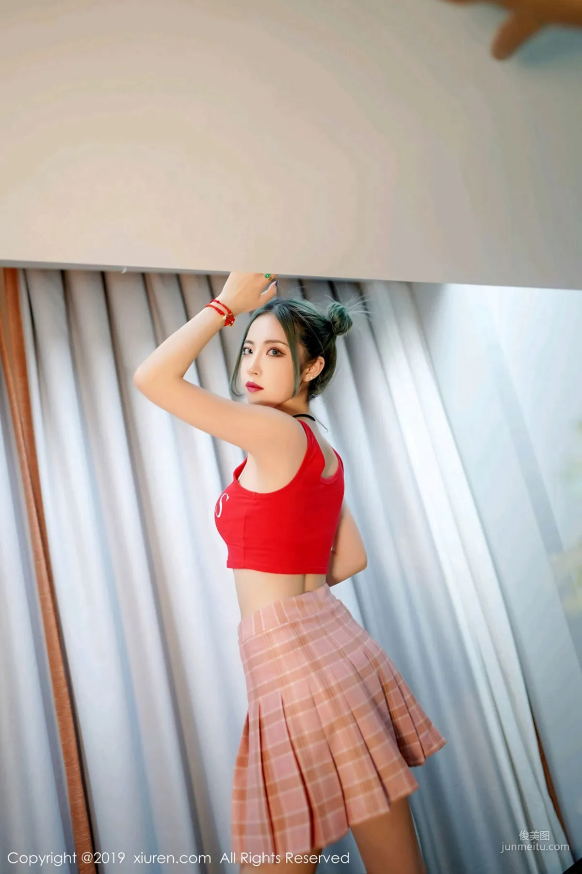Jia Shihan《With a Delicate Face and Graceful Figure》 [XiuRen] No.1550 Photo Set photo 16
