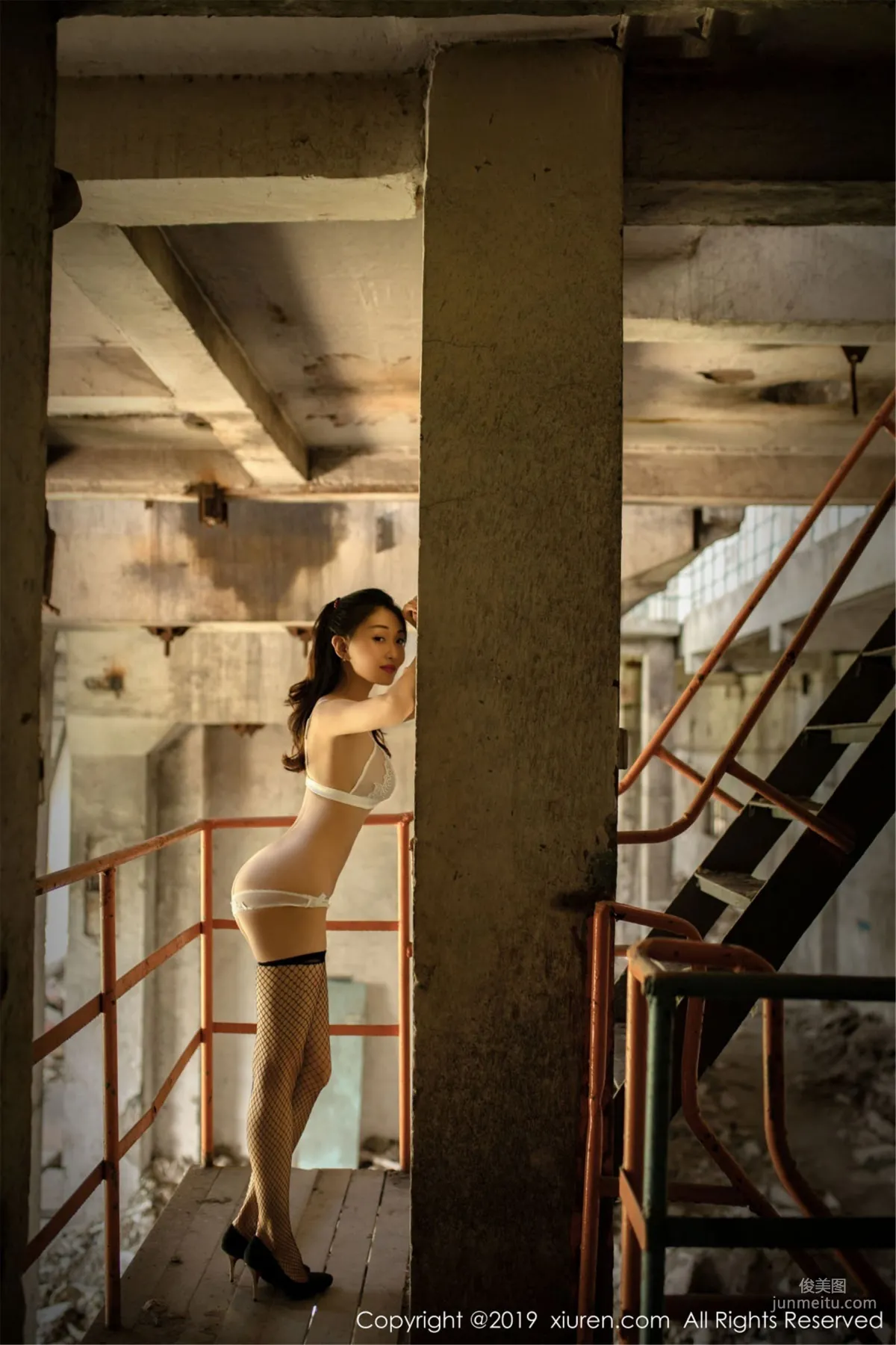 Fox Xiaoyao Baby Sexy Tempting Outdoor Car Shoot Series [XiuRen] No.1528 Photo Set photo 28
