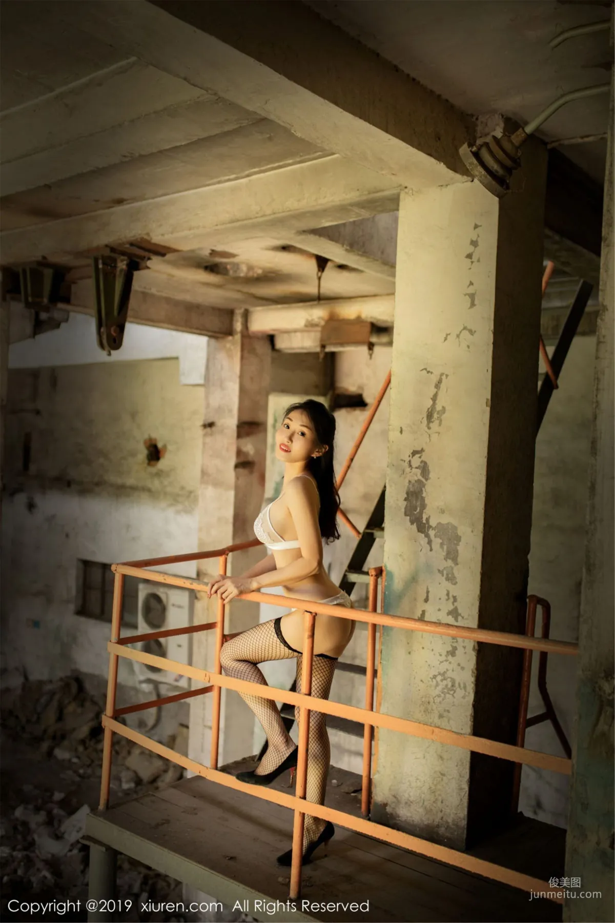 Fox Xiaoyao Baby Sexy Tempting Outdoor Car Shoot Series [XiuRen] No.1528 Photo Set photo 24
