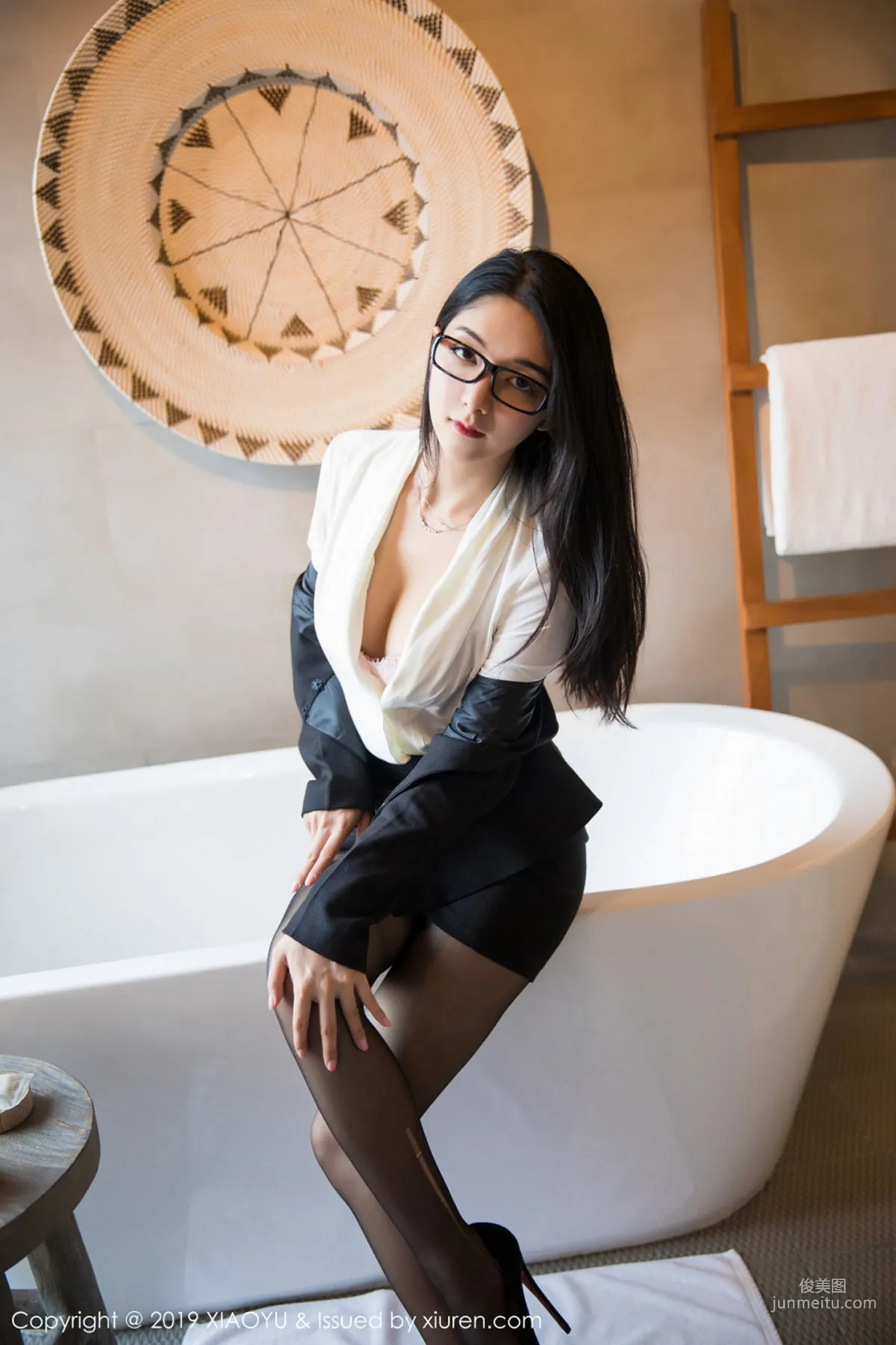 Angela Likes Cats, Glasses OL Black Stockings Short Skirt [XIAOYU] Vol.098 Photo Set photo 59