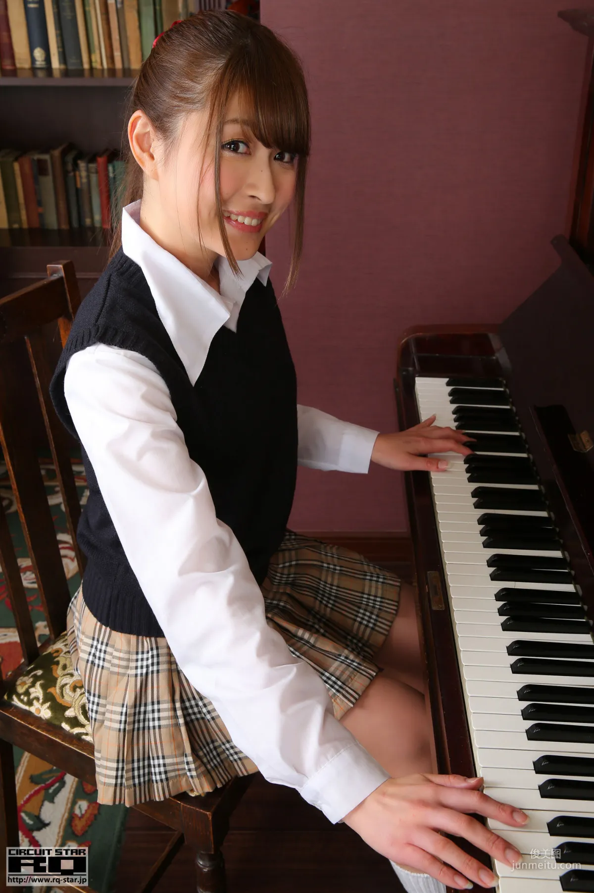 桐谷流華 Ruka Kiritani 『學生服』 [RQ-STAR] NO.01271 寫真集 52