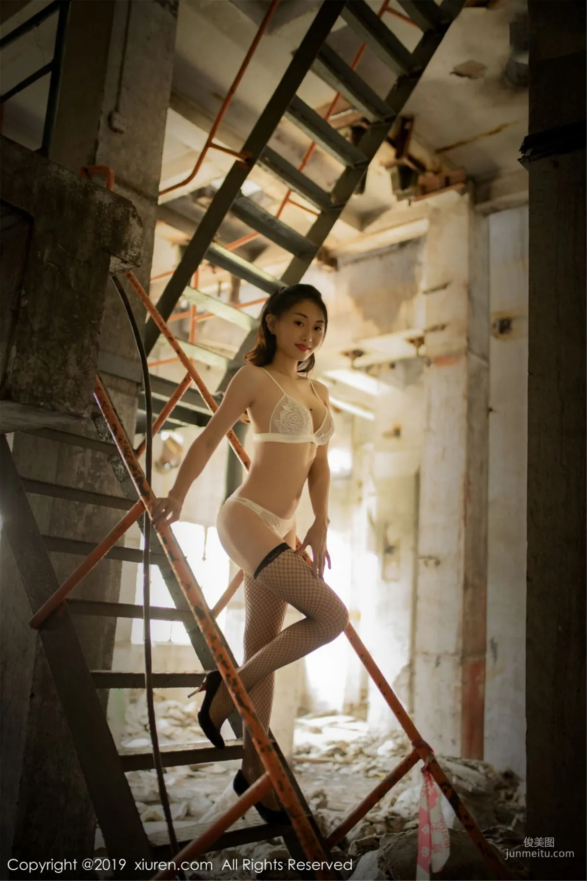 Fox Xiaoyao Baby Sexy Tempting Outdoor Car Shoot Series [XiuRen] No.1528 Photo Set photo 22