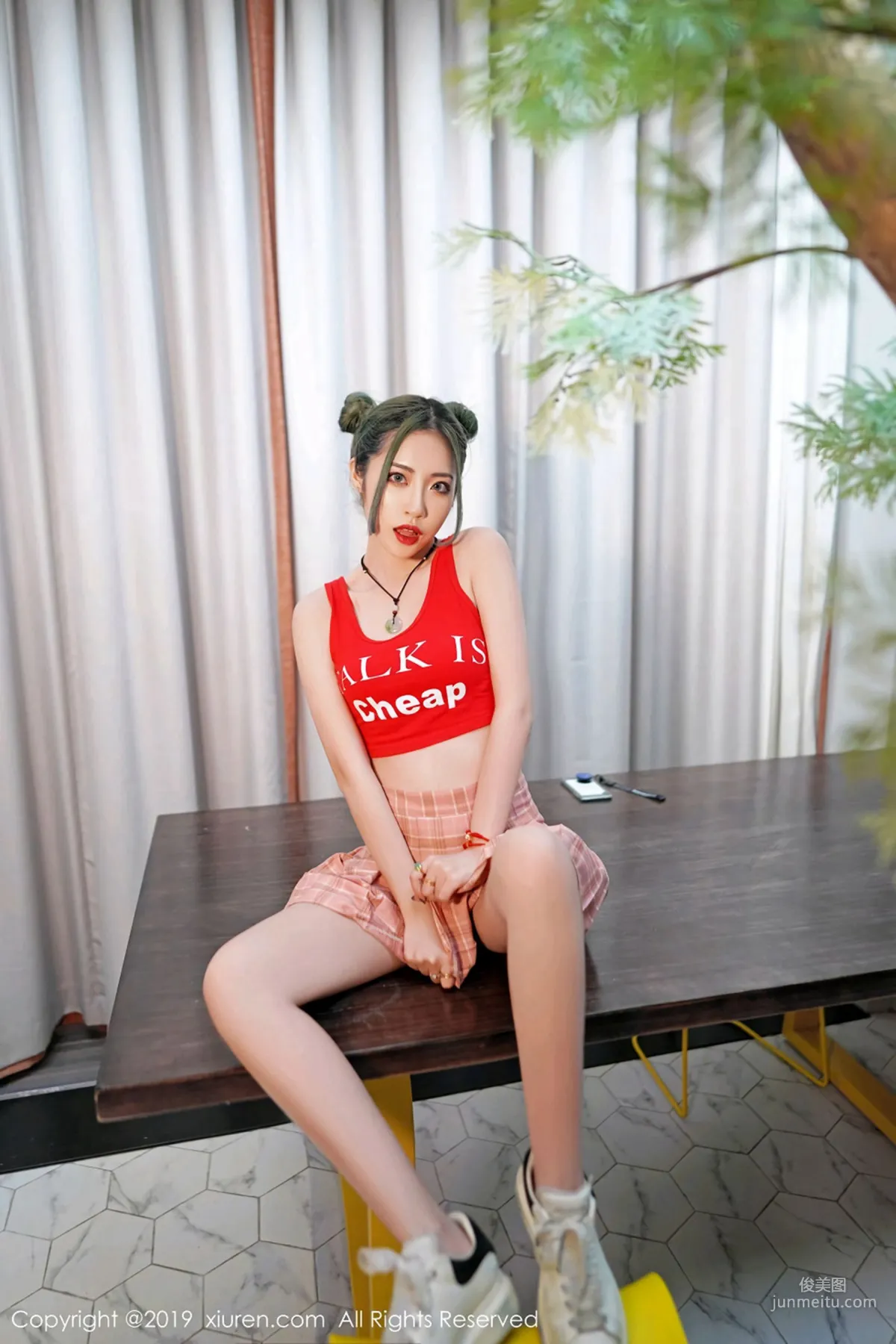 Jia Shihan《With a Delicate Face and Graceful Figure》 [XiuRen] No.1550 Photo Set photo 14