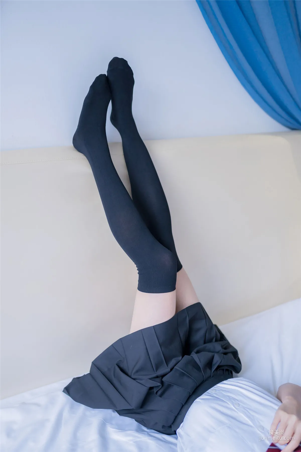 [风之领域] NO.148 JK黑丝裙子有点短 写真集1