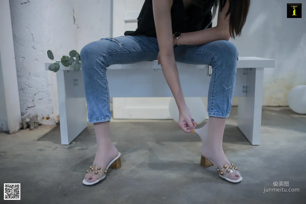 Model Yun Zhi Daily Edition Jeans with Silk Stockings [IESS] Beautiful Legs and Feet Photo Set photo 18
