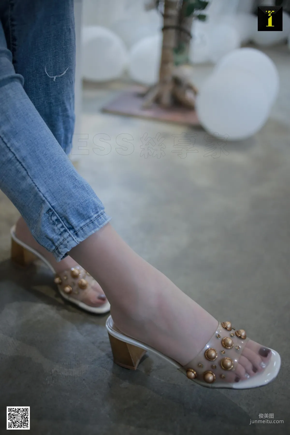 Model Yun Zhi Daily Edition Jeans with Silk Stockings [IESS] Beautiful Legs and Feet Photo Set photo 7
