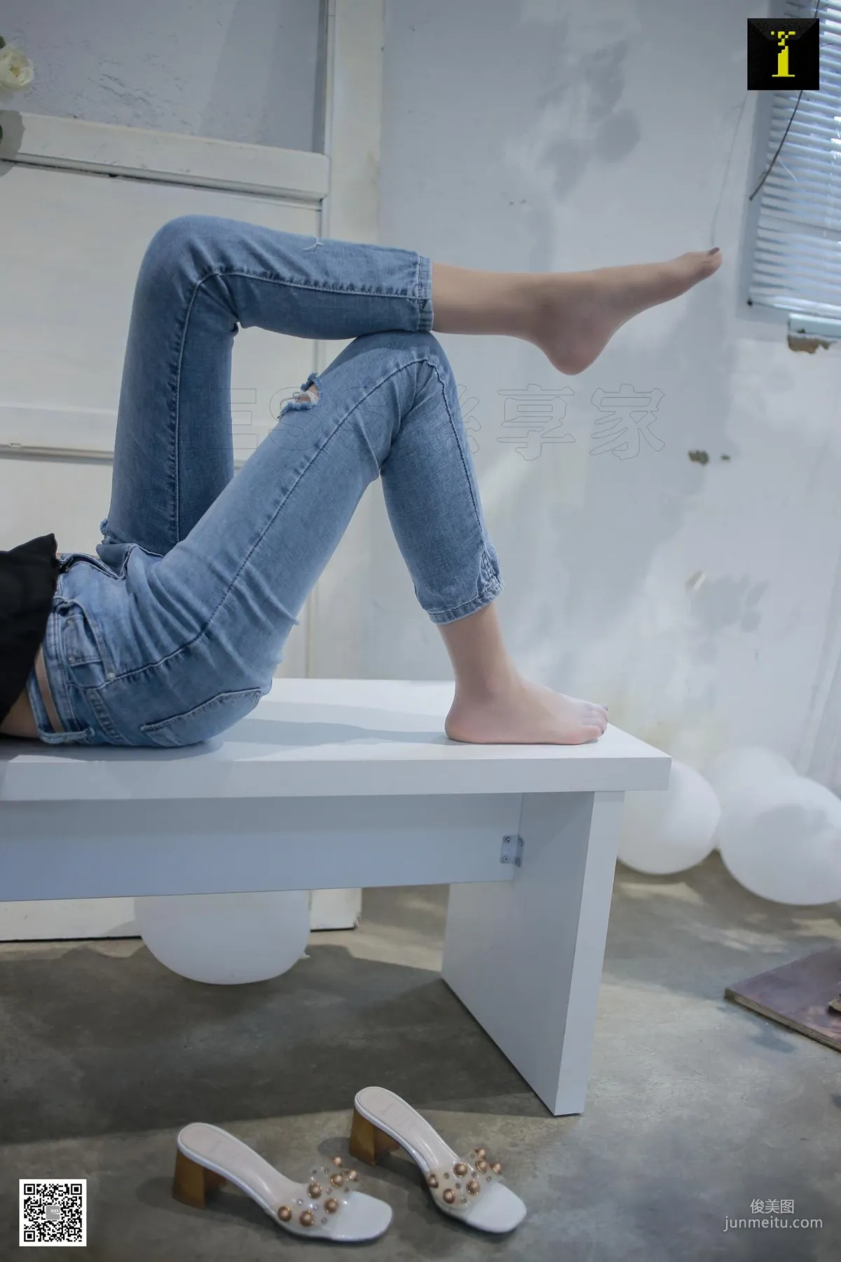 Model Yun Zhi Daily Edition Jeans with Silk Stockings [IESS] Beautiful Legs and Feet Photo Set photo 27