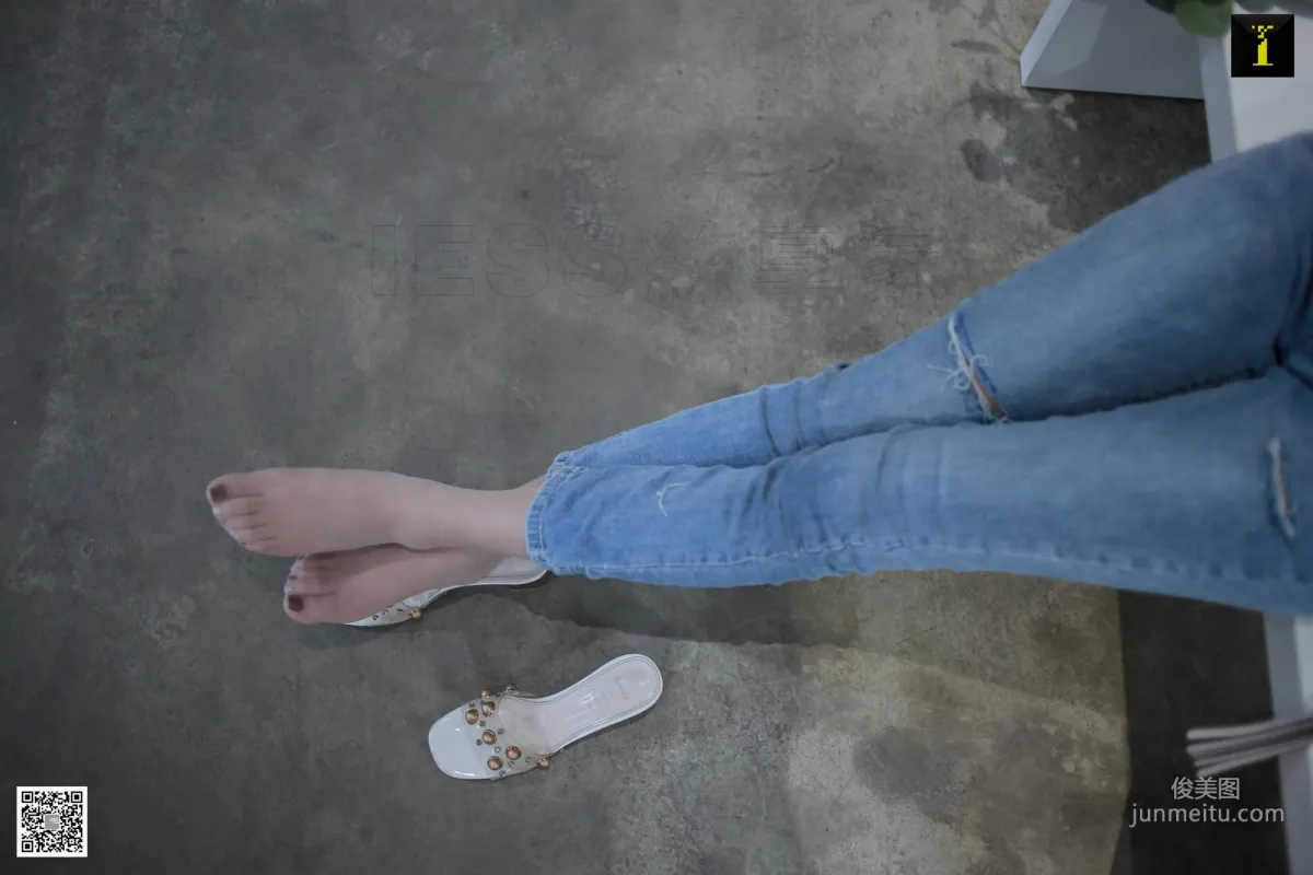 Model Yun Zhi Daily Edition Jeans with Silk Stockings [IESS] Beautiful Legs and Feet Photo Set photo 14