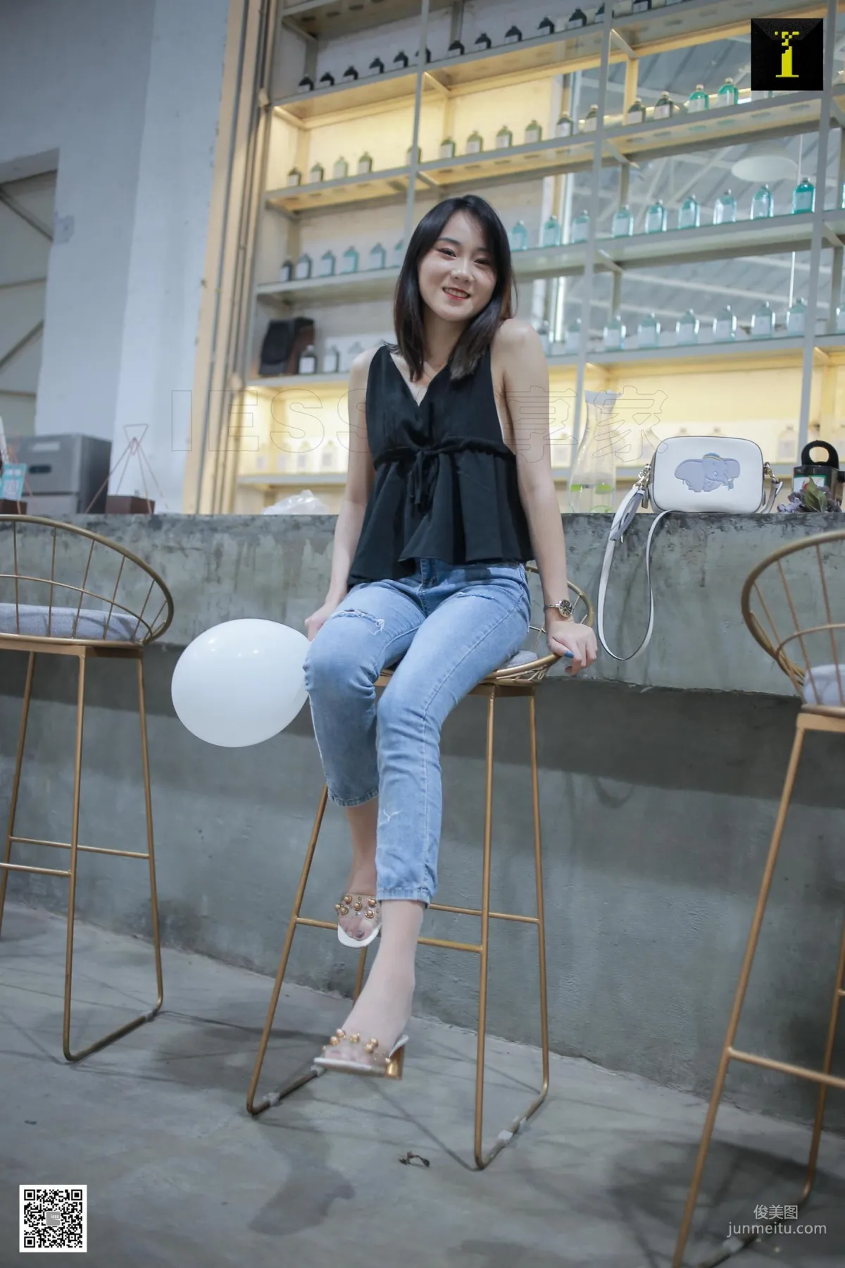 Model Yun Zhi Daily Edition Jeans with Silk Stockings [IESS] Beautiful Legs and Feet Photo Set photo 59