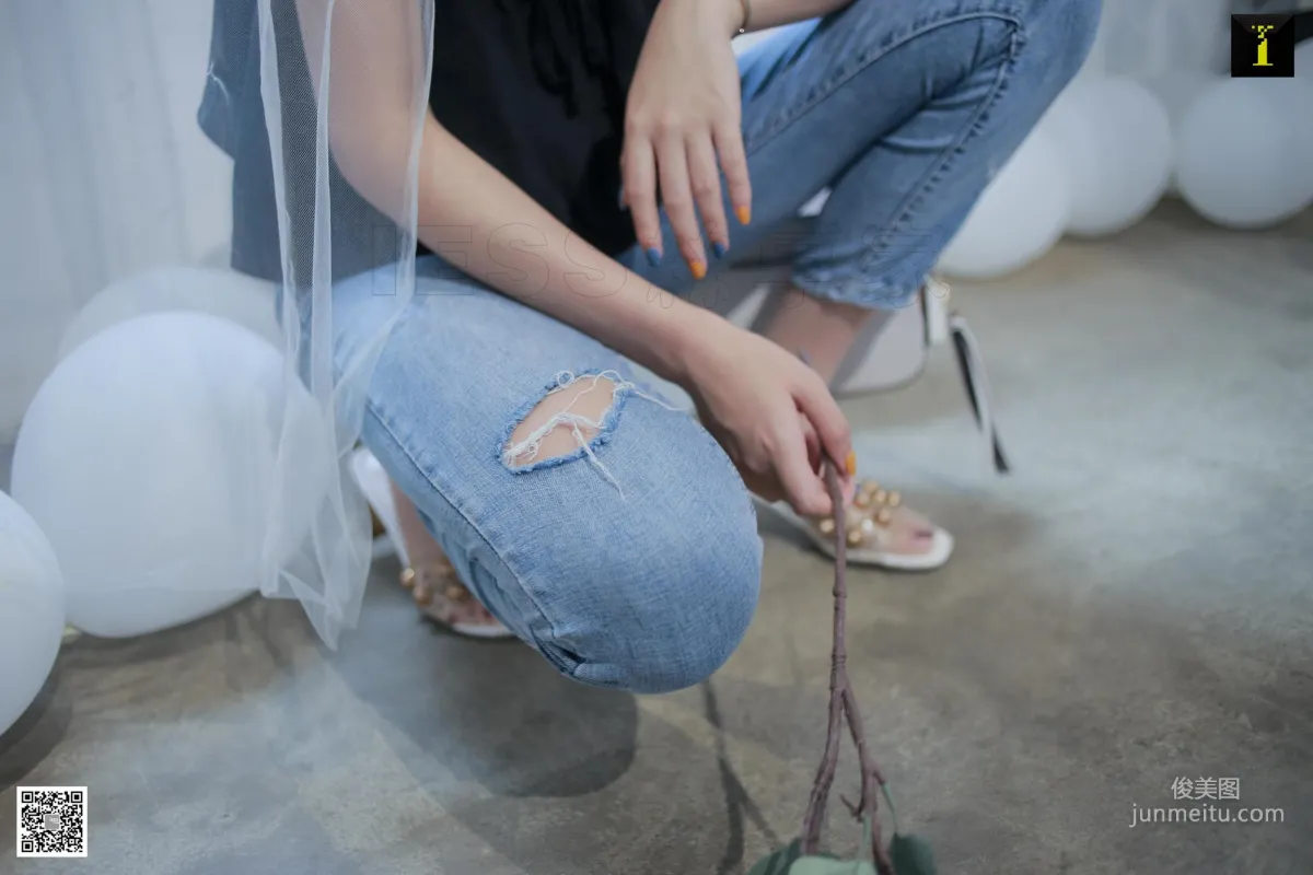 Model Yun Zhi Daily Edition Jeans with Silk Stockings [IESS] Beautiful Legs and Feet Photo Set photo 4