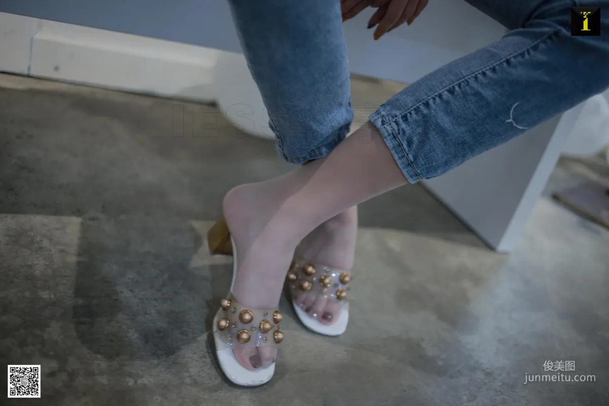 Model Yun Zhi Daily Edition Jeans with Silk Stockings [IESS] Beautiful Legs and Feet Photo Set photo 42