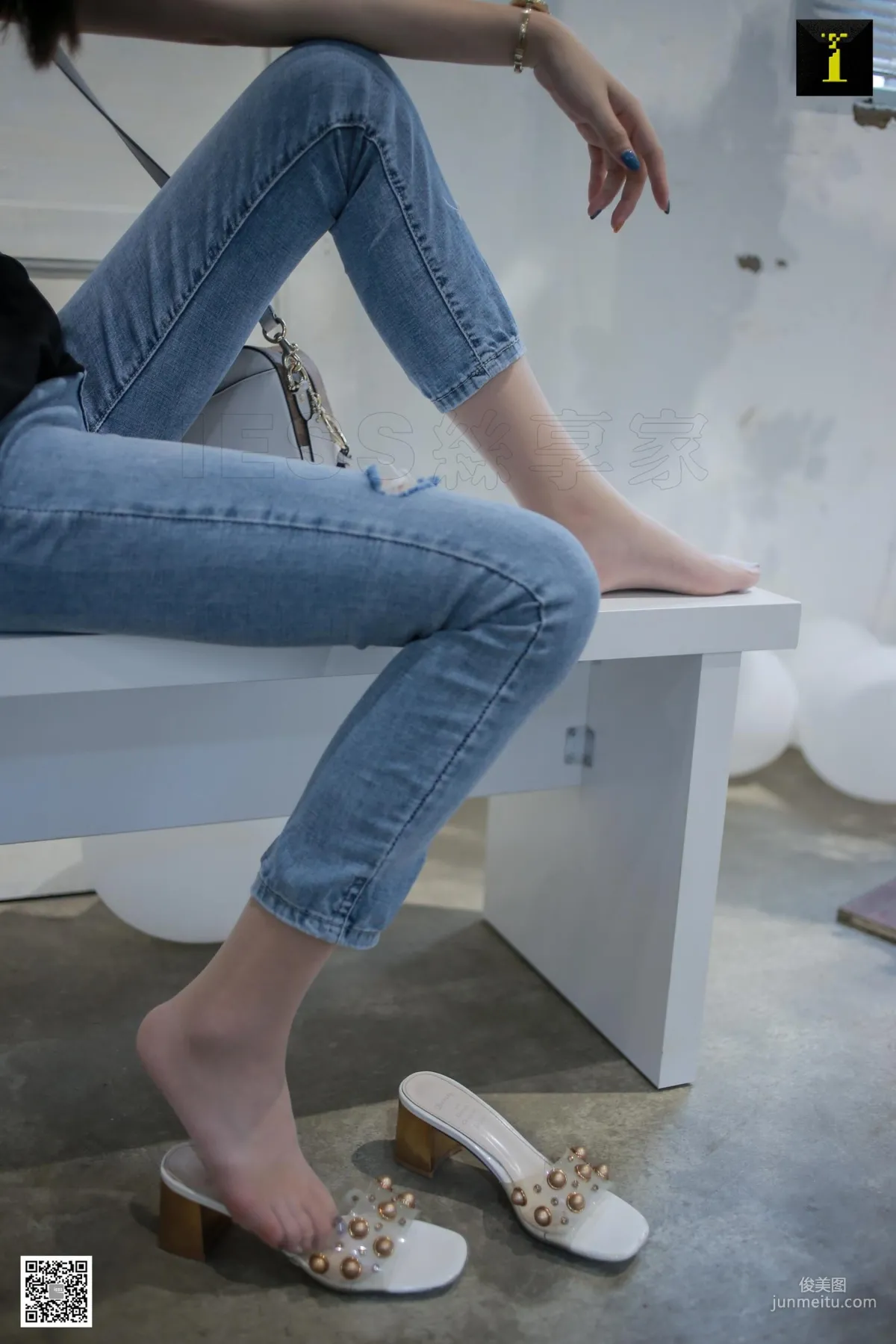 Model Yun Zhi Daily Edition Jeans with Silk Stockings [IESS] Beautiful Legs and Feet Photo Set photo 24