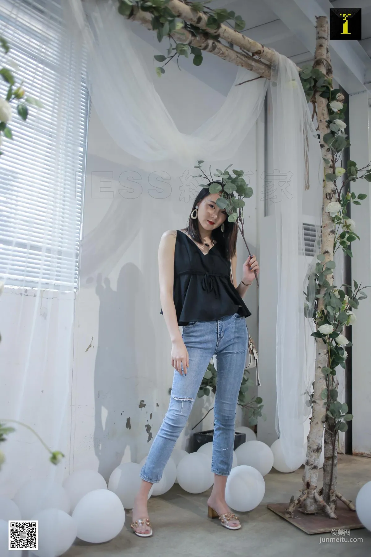 Model Yun Zhi Daily Edition Jeans with Silk Stockings [IESS] Beautiful Legs and Feet Photo Set photo 3