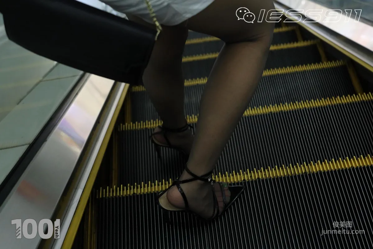 Model Zhen Zhen "Shopping 1" [One Thousand and One Nights] Stockings and Beautiful Legs Photo Set photo 15
