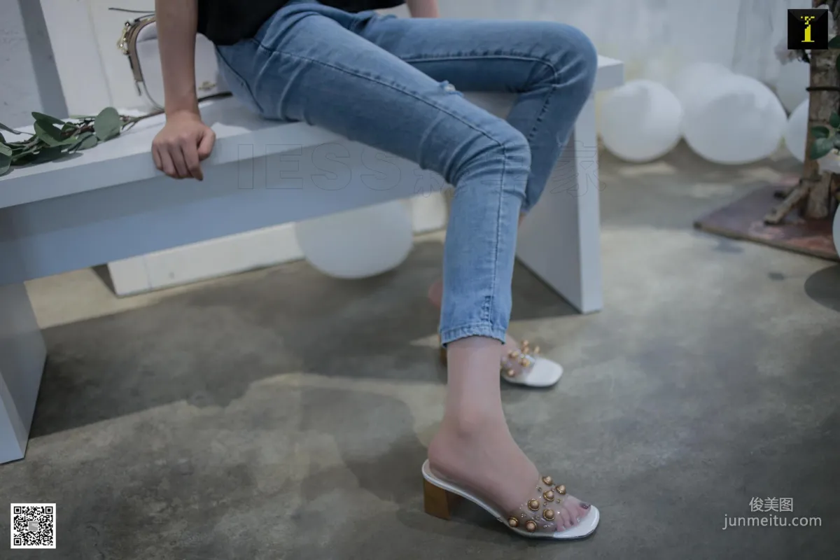 Model Yun Zhi Daily Edition Jeans with Silk Stockings [IESS] Beautiful Legs and Feet Photo Set photo 38
