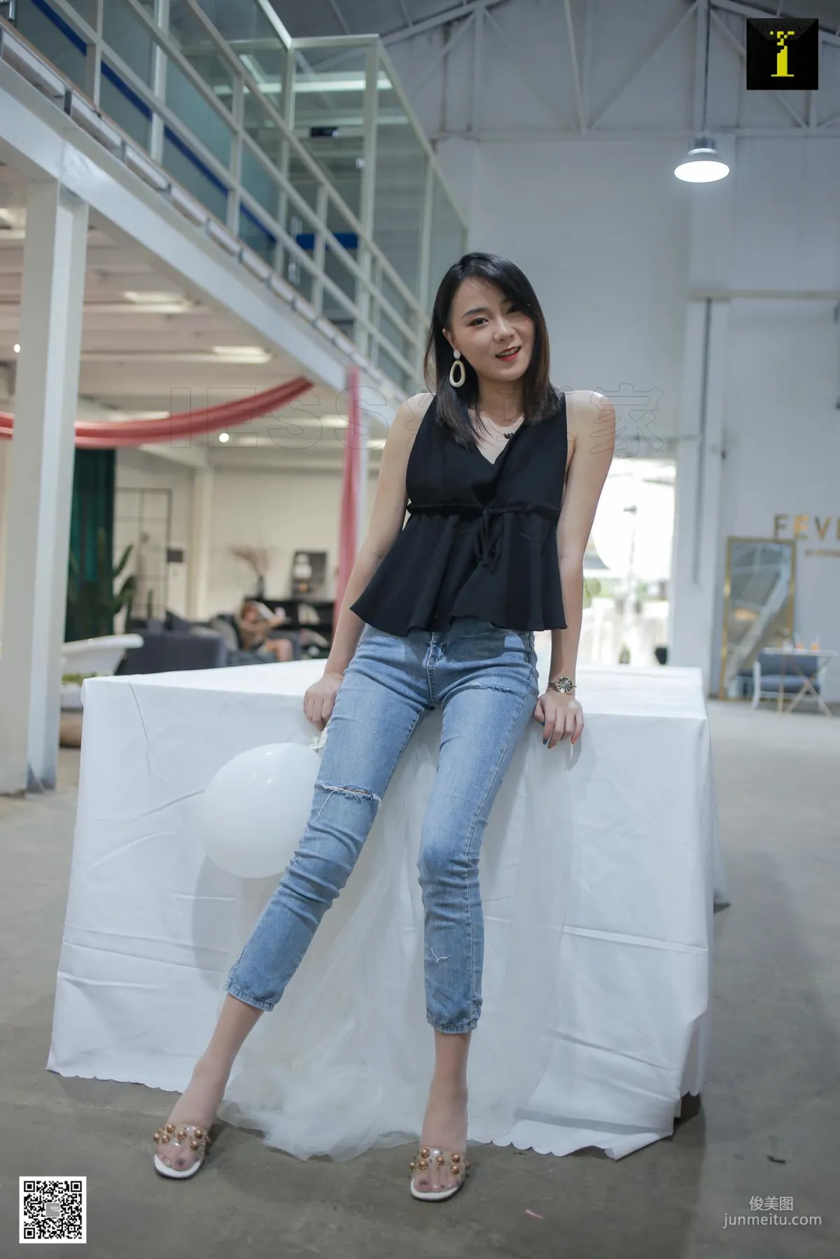 Model Yun Zhi Daily Edition Jeans with Silk Stockings [IESS] Beautiful Legs and Feet Photo Set photo 68