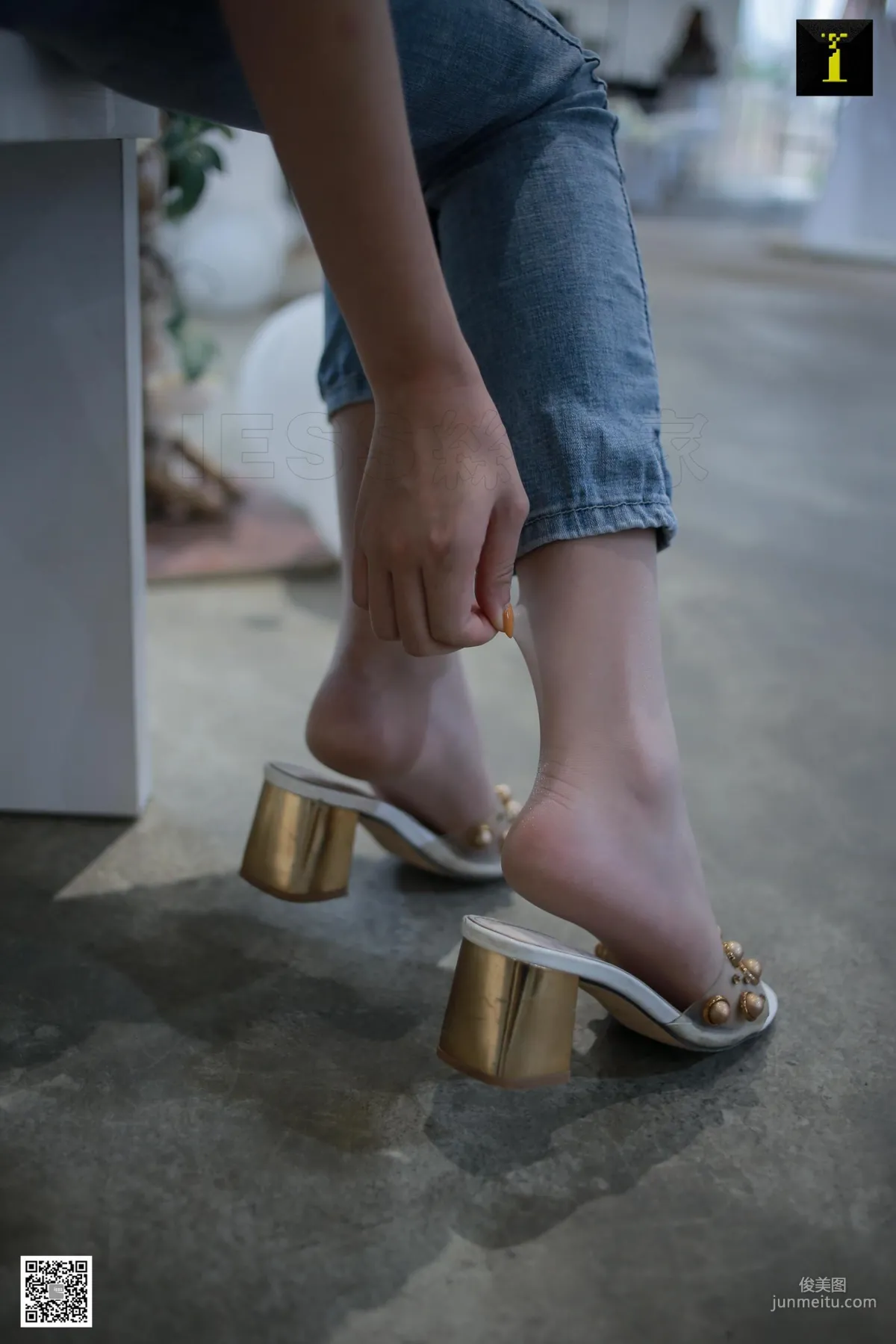 Model Yun Zhi Daily Edition Jeans with Silk Stockings [IESS] Beautiful Legs and Feet Photo Set photo 50