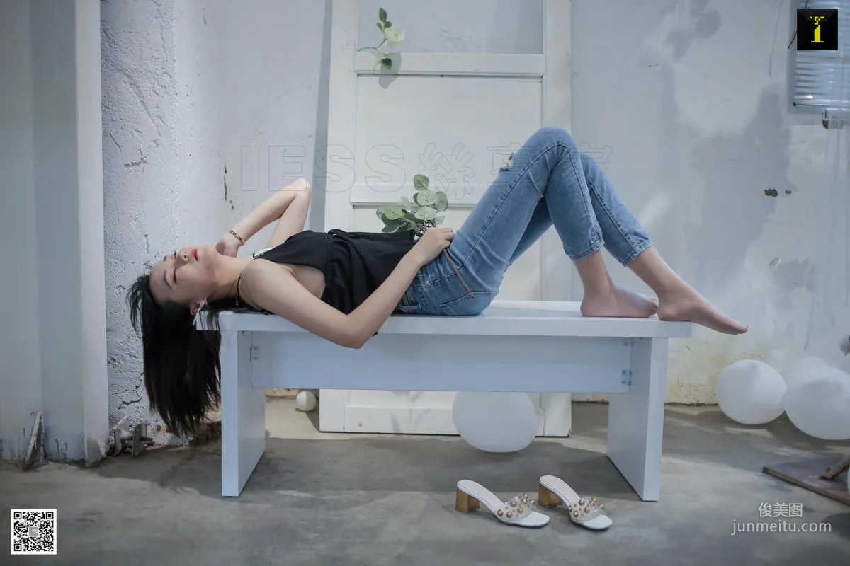 Model Yun Zhi Daily Edition Jeans with Silk Stockings [IESS] Beautiful Legs and Feet Photo Set photo 26
