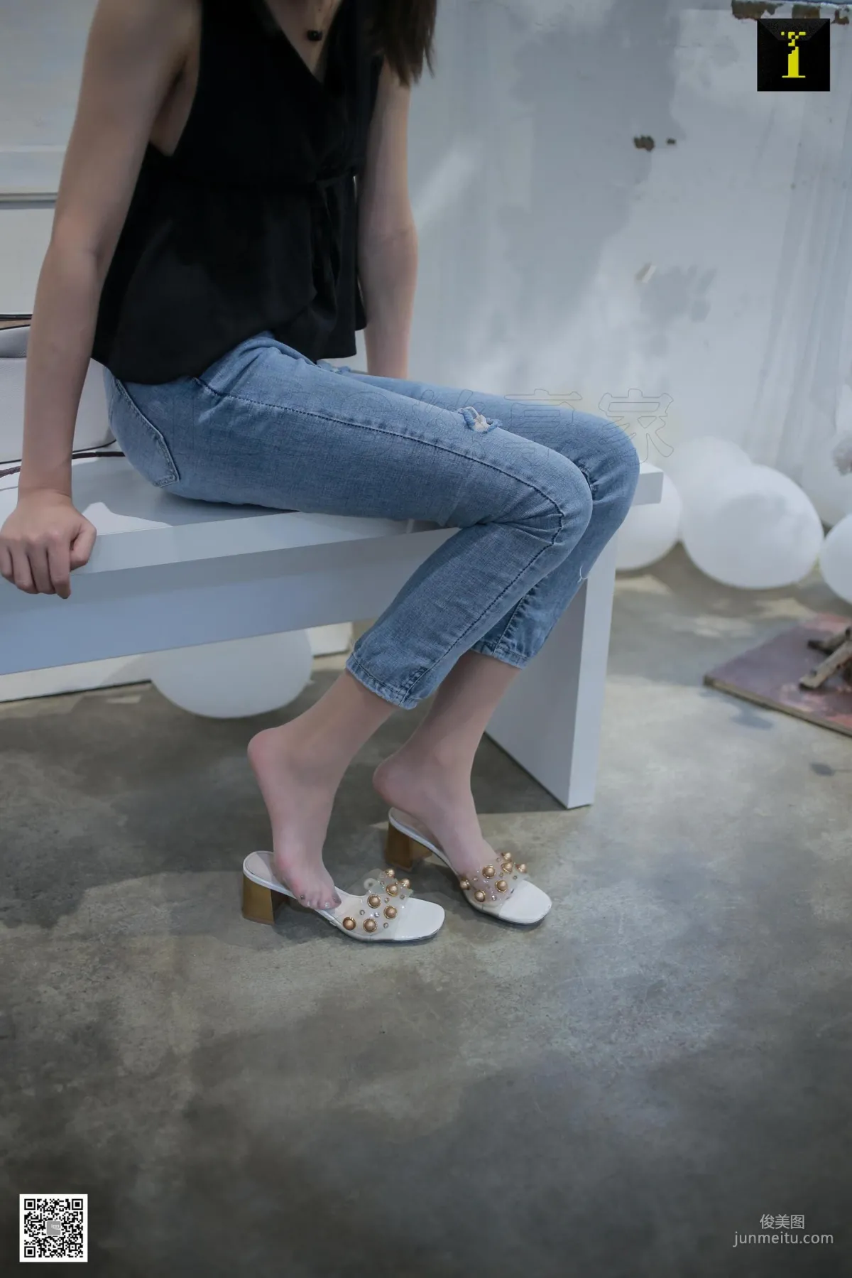 Model Yun Zhi Daily Edition Jeans with Silk Stockings [IESS] Beautiful Legs and Feet Photo Set photo 36